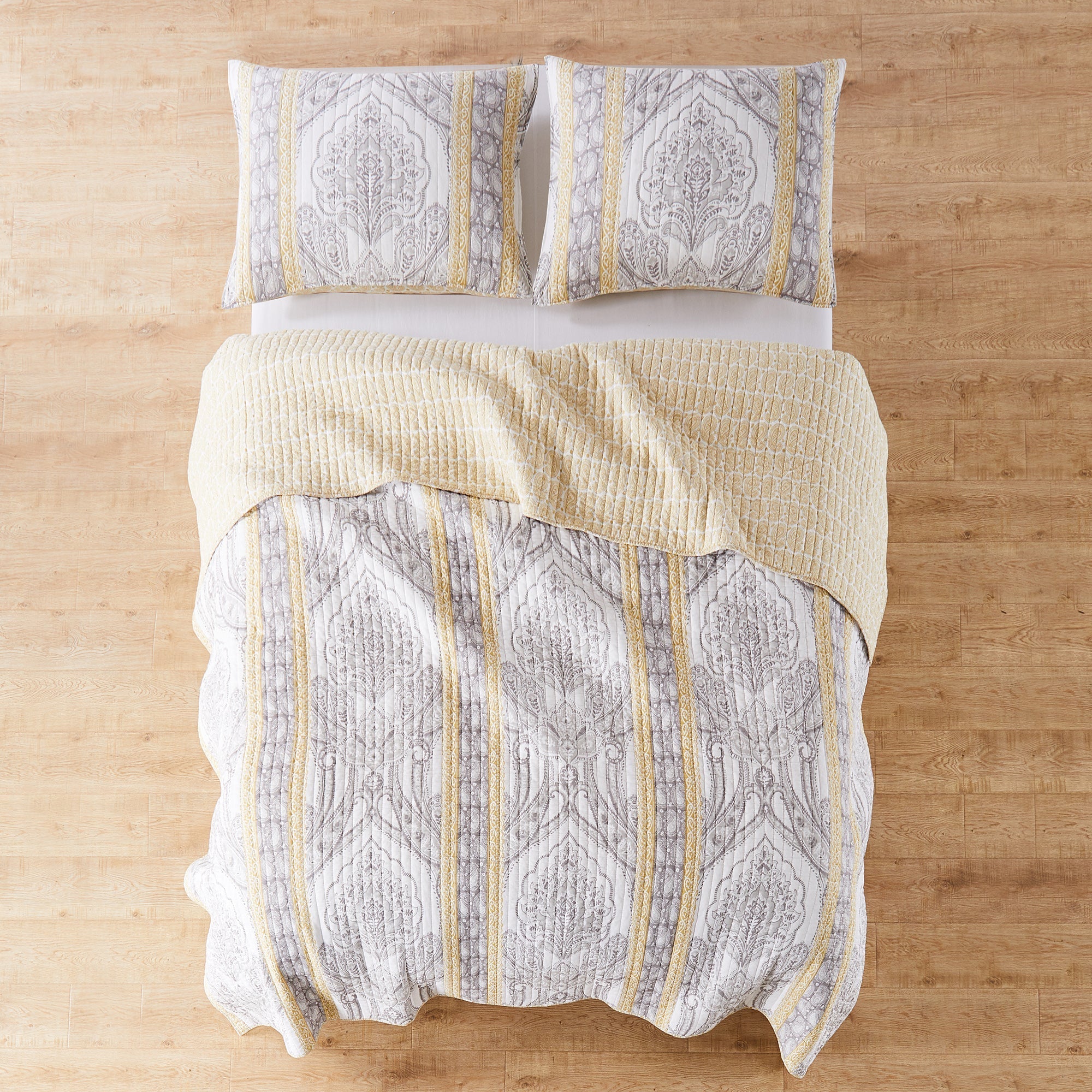 St. Ives Quilt Set - Queen Size 3-Piece Bedding Set, Soft & Breathable Cotton Quilt with Pillow Shams, Cozy Bedspread for All Seasons - Perfect for Master Bedroom, Guest Room & Dorm Decor