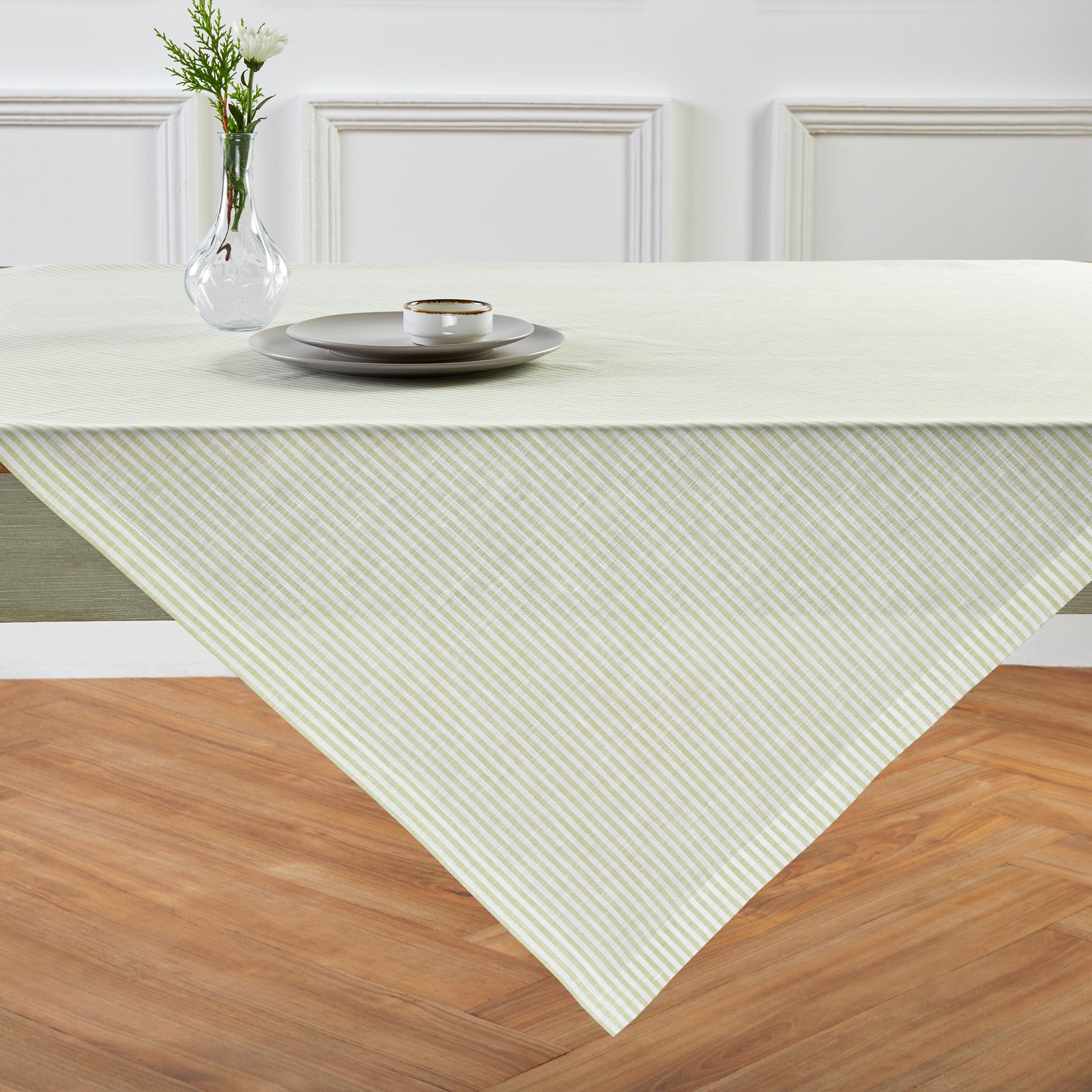 Stylish Narrow Stripe Table Throw - Elegant Dining & Living Room Decor - Perfect for Parties, Holidays & Everyday Use