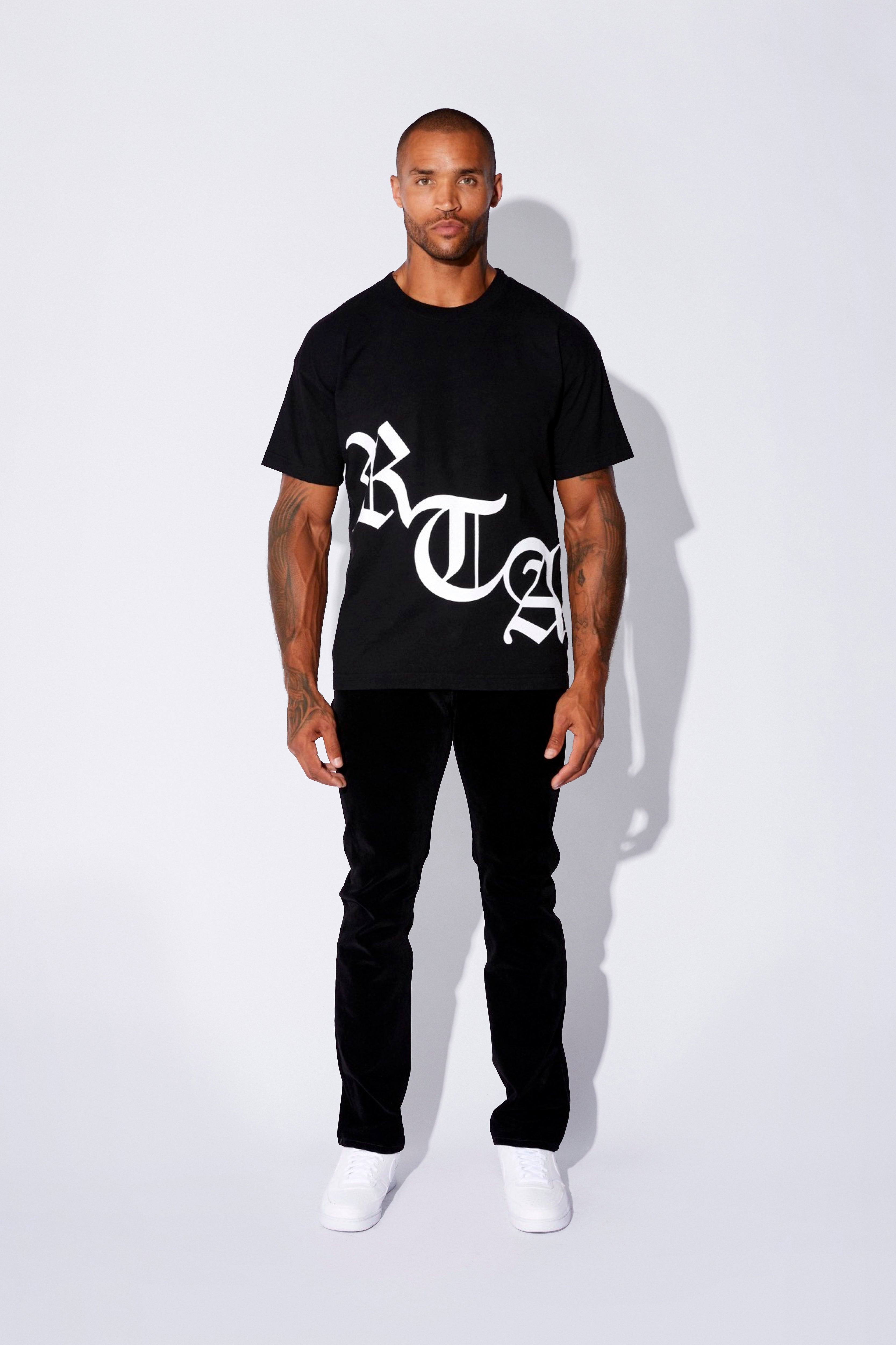 Old English Graphic Short Sleeve T-Shirt for Men - Black Cotton Tee for Casual Wear, Street Style & Everyday Outfits