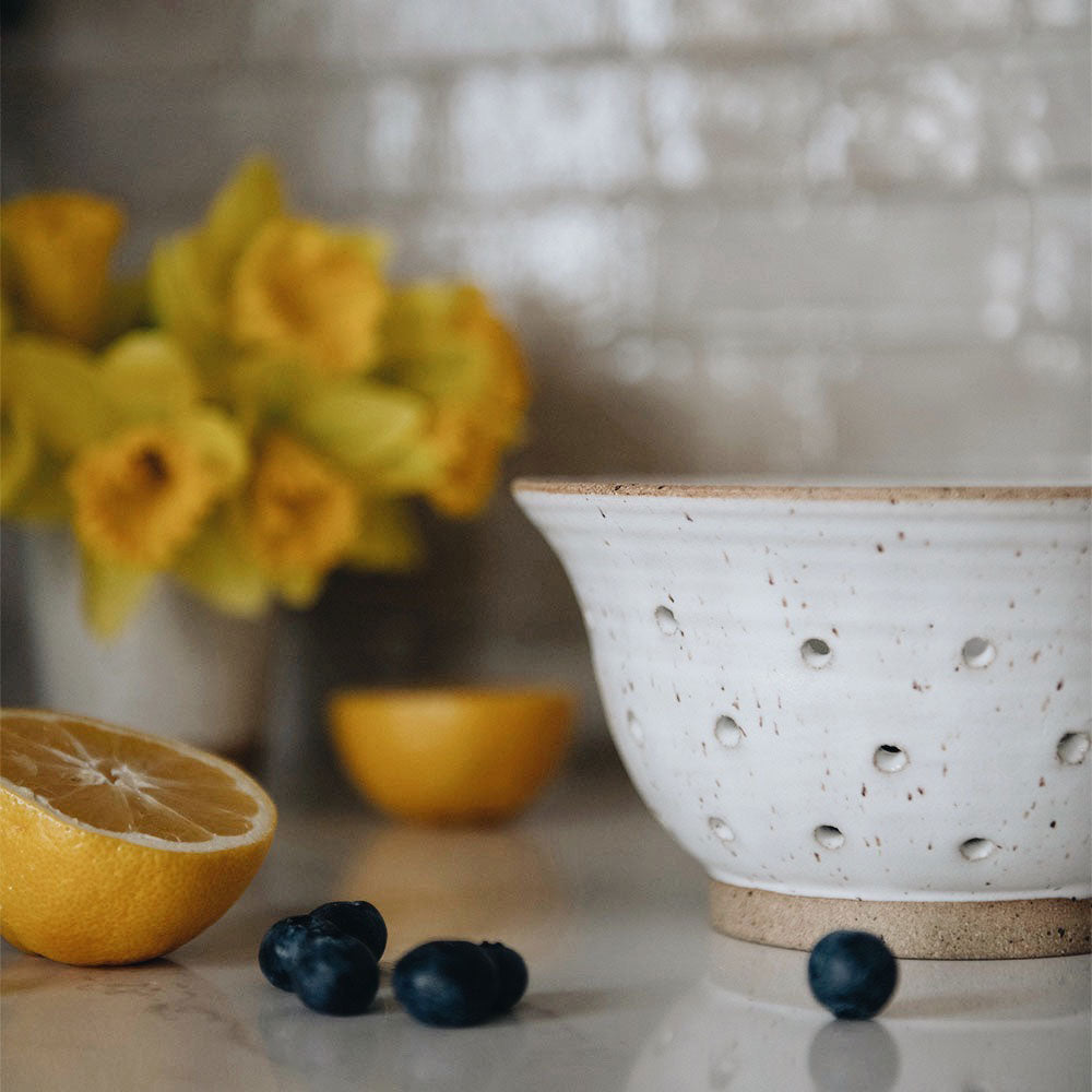 Ceramic Speckled Berry Bowl - Elegant Fruit Serving Dish for Breakfast, Dessert & Table Decor - Perfect for Berries, Snacks & Entertaining