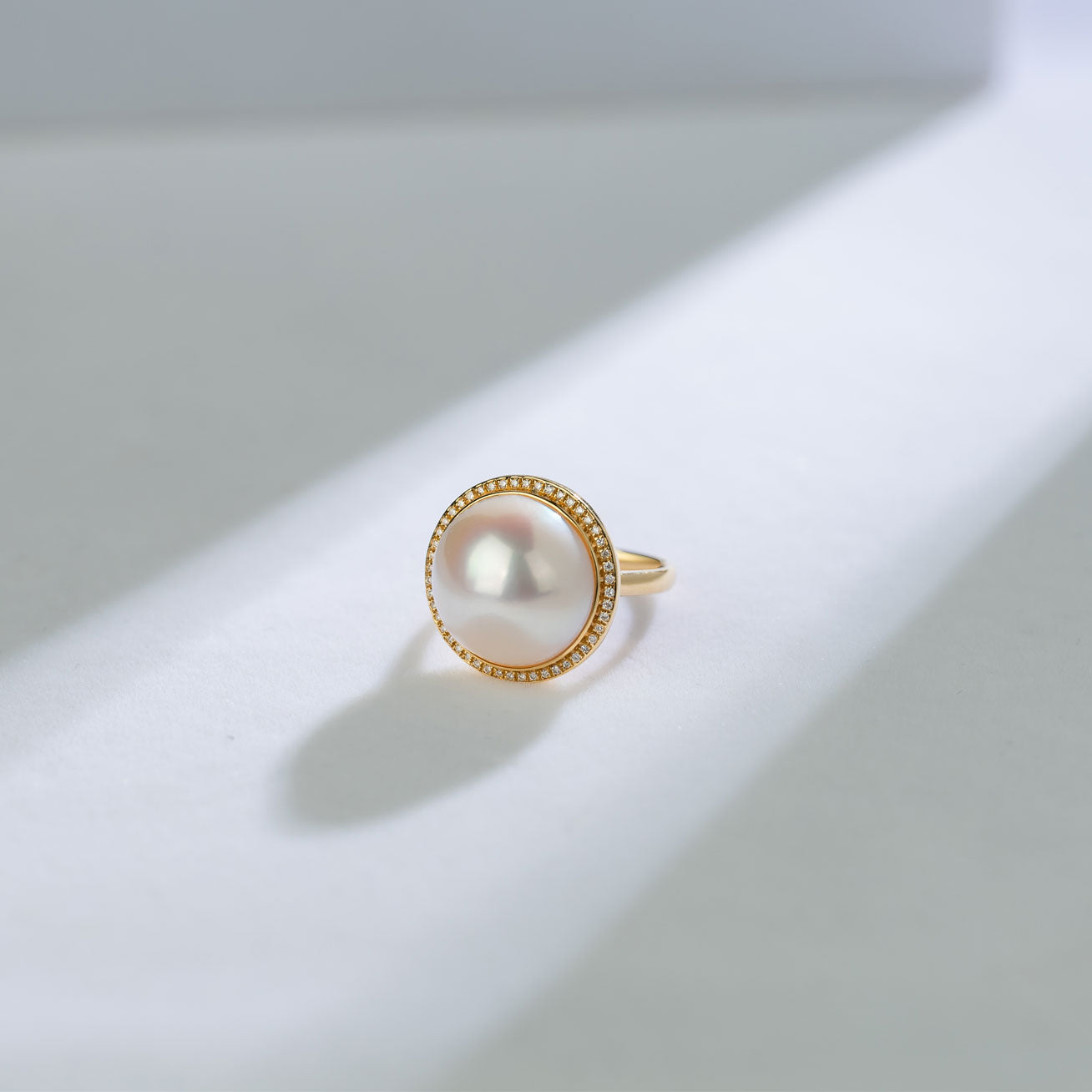 18K Gold Diamond & Edison Pearl Ring KR00057 - Elegant Jewelry for Weddings, Anniversaries & Special Occasions