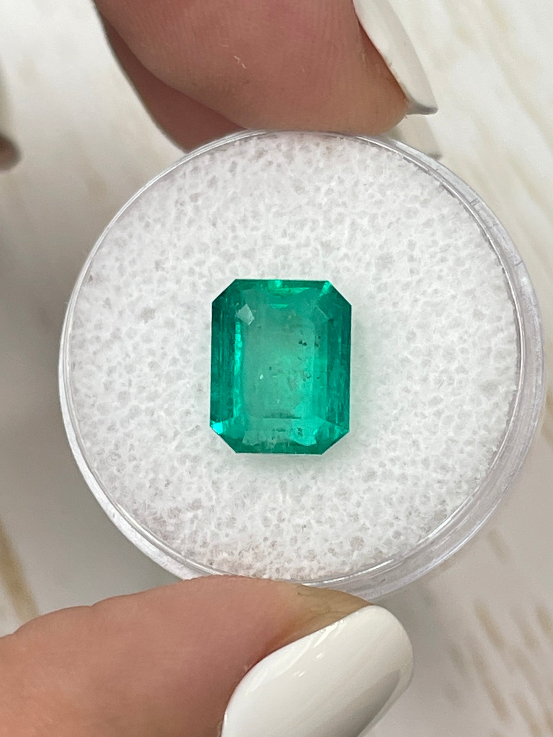5.11 Carat 10x8mm Natural Colombian Emerald Loose Gemstone - Emerald Cut for Jewelry Making, Engagement Rings & Luxury Gifts