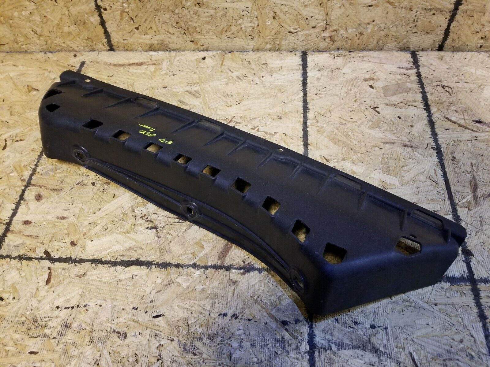 2006-2010 BMW 650i E63 Rear Bumper Center Mount Bracket Cover Panel - OEM Replacement Part for Perfect Fit - Ideal for Car Restoration & Collision Repair