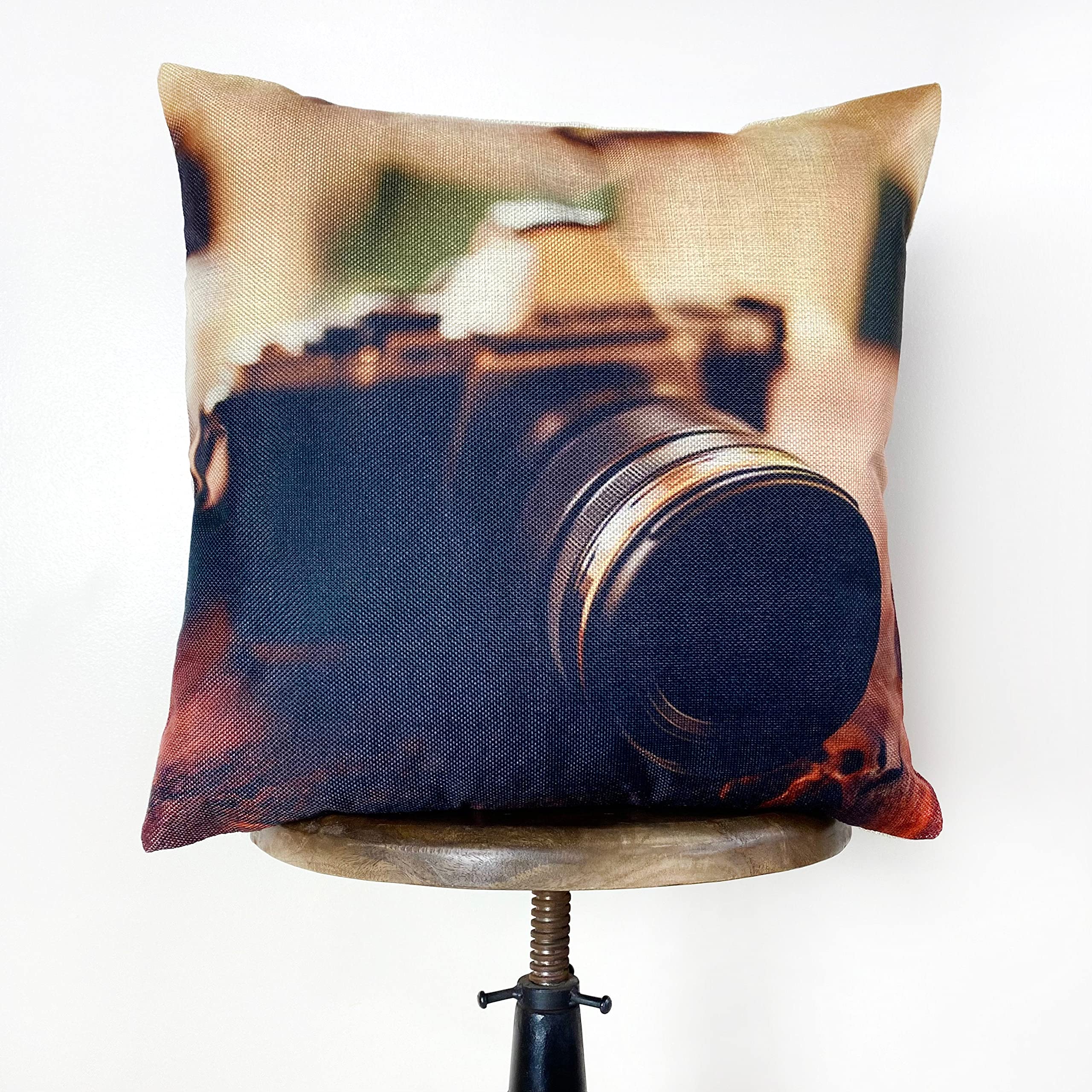 Vintage Retro Camera for Photography Enthusiasts - Unique Gift Idea for Photographers, Friends & Birthdays - Rustic Home Decor & Creative Photography Props