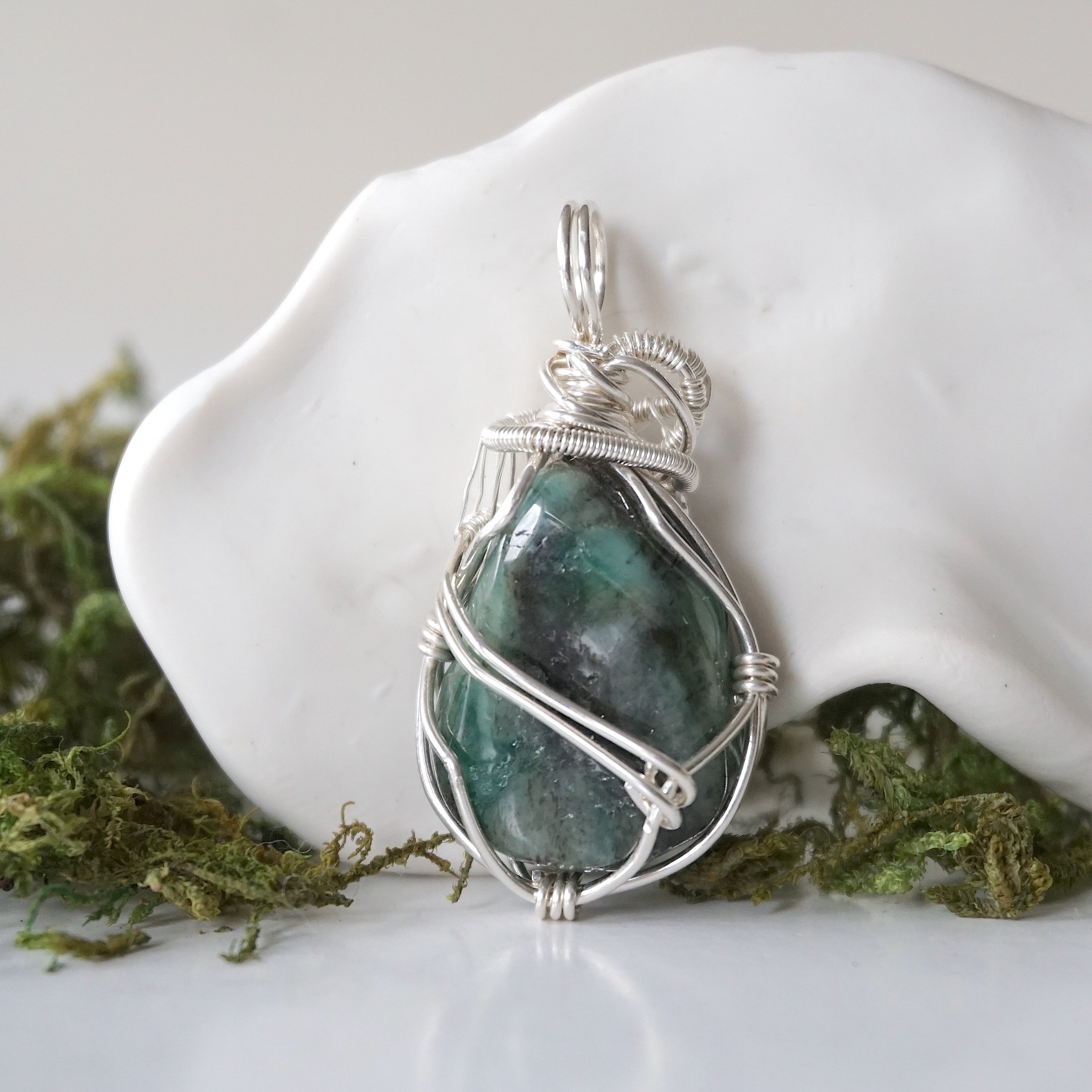 Natural Raw Emerald Pendant Necklace in 925 Sterling Silver - Elegant Handmade Jewelry for Women, Gift for Her, Boho Chic & Everyday Wear