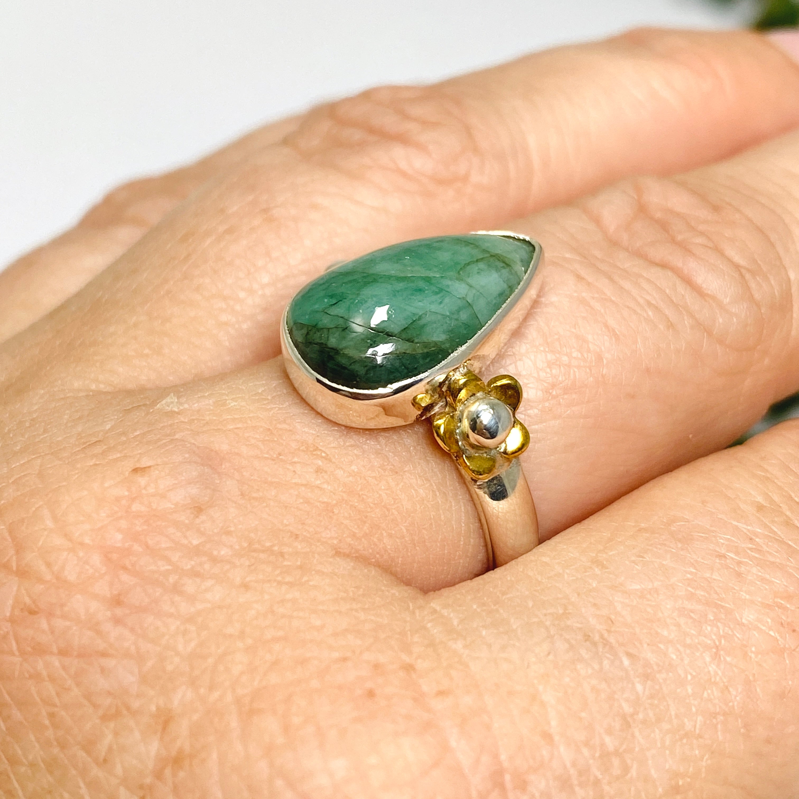Emerald Teardrop Cabochon Ring with Brass Detailing - Size 8 - KPGJ3299 - Elegant Jewelry for Women, Perfect for Weddings, Parties & Special Occasions