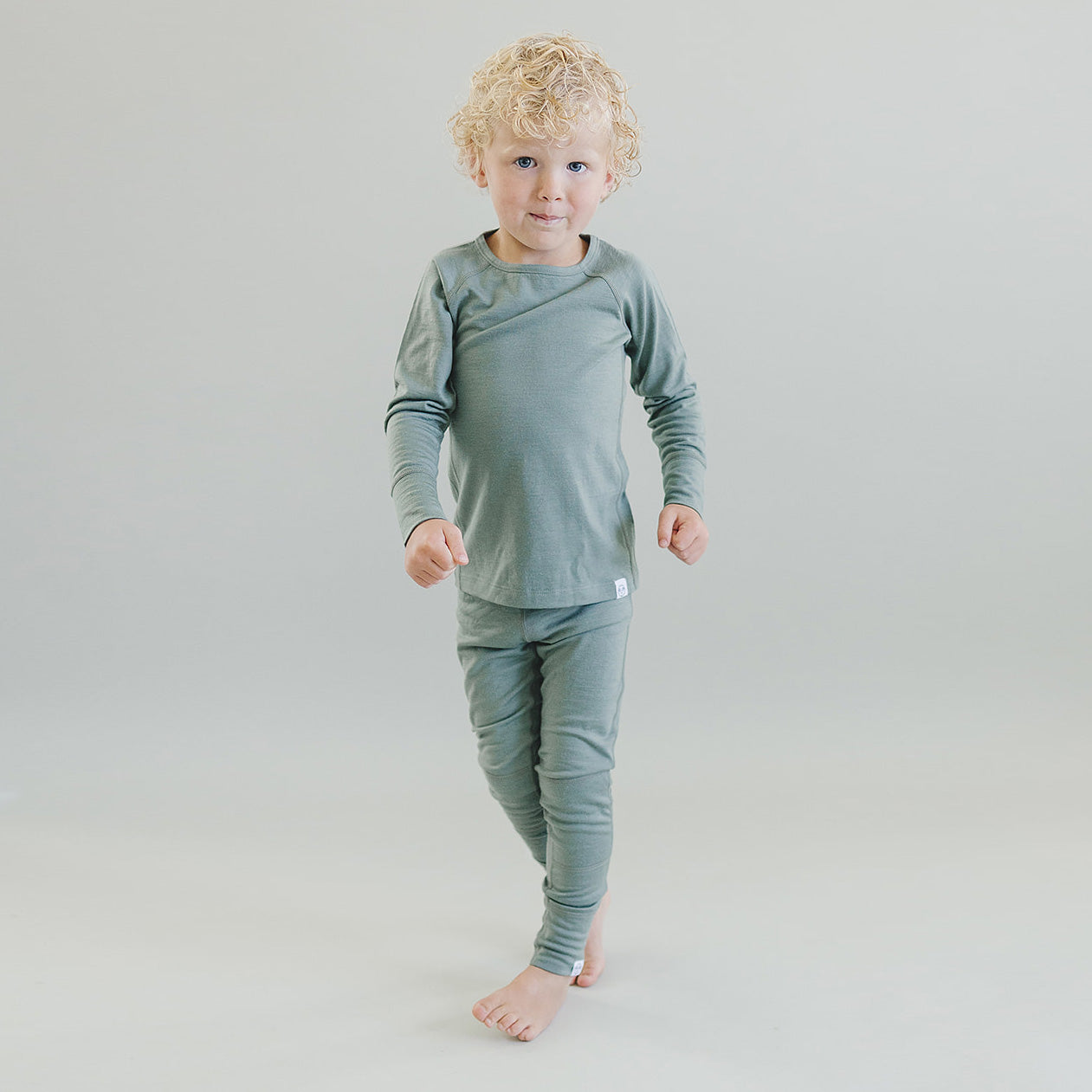 Kids Merino Wool Base Layer & Leggings - Soft Thermal Underwear for Boys & Girls - Sage Green - Perfect for Winter, Skiing & Outdoor Activities