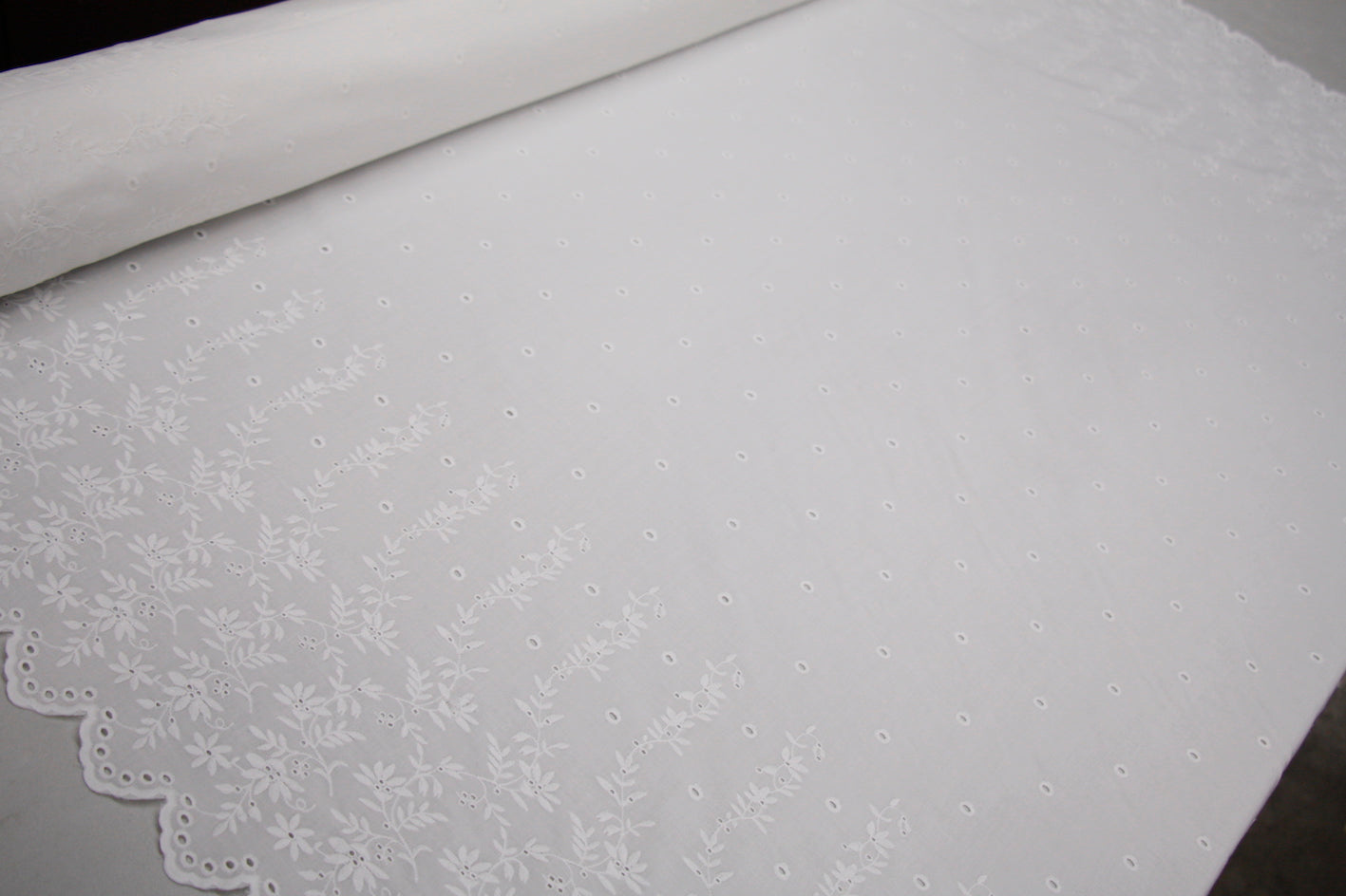 Bayou Border Broderie Anglaise Lace Trim - Elegant Embroidered Fabric for Dresses, Curtains & DIY Crafts