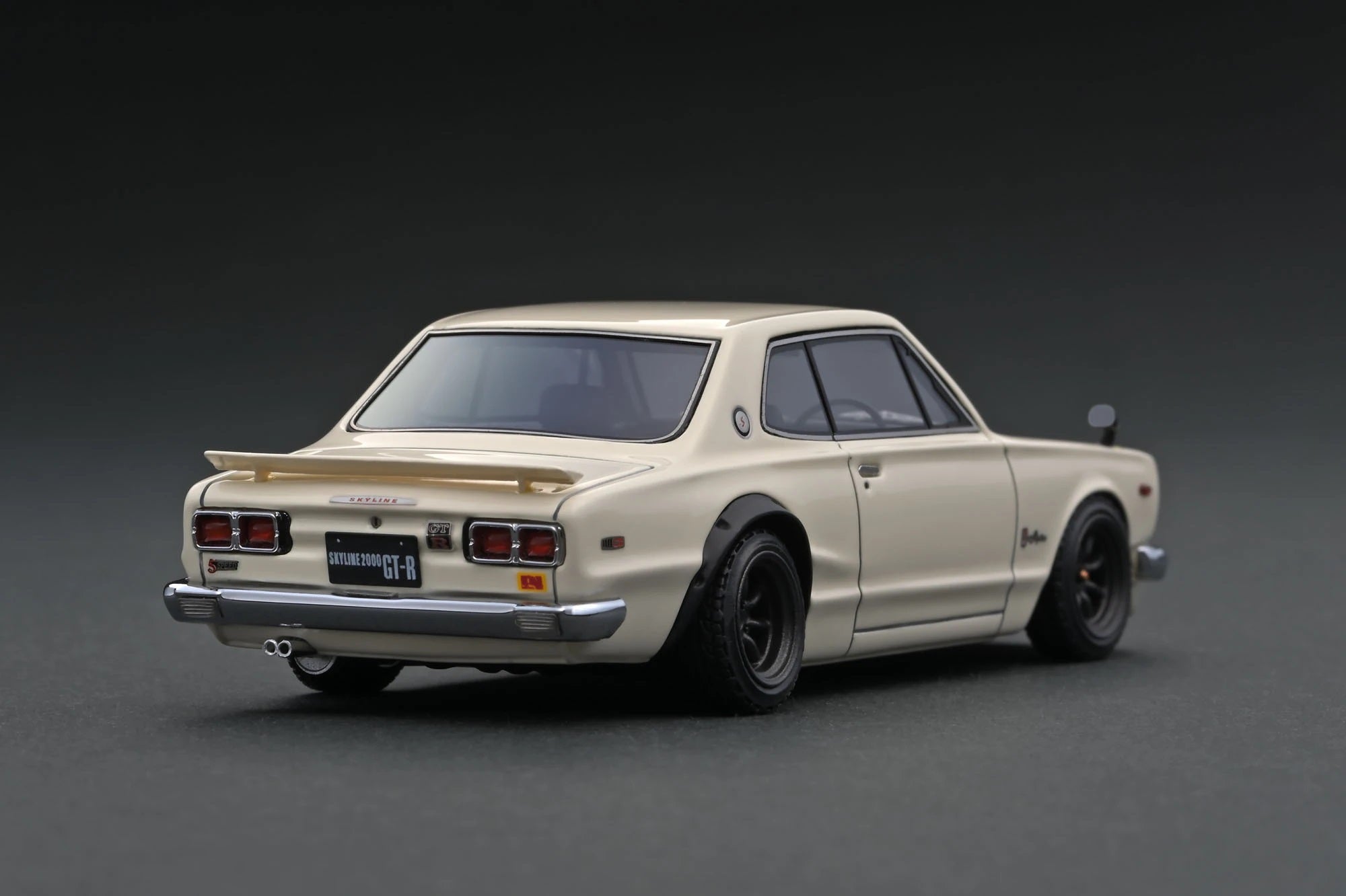 1:43 Scale Nissan Skyline 2000 GT-R KPGC10 Diecast Model Car - White - Collectible Japanese Sports Car for Display & Racing Enthusiasts