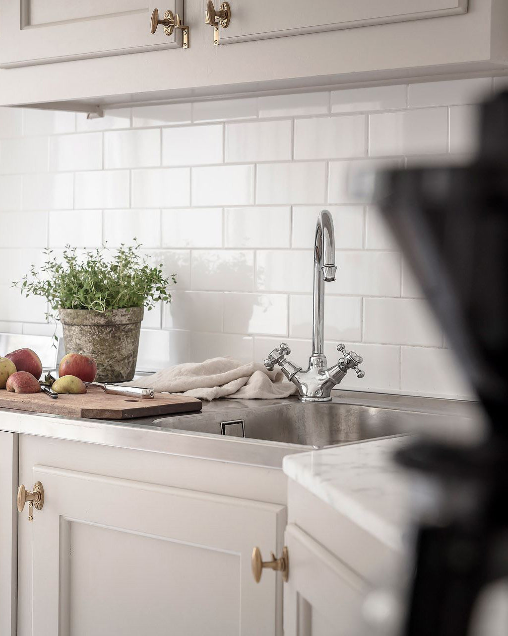 Kakel Victoria White Glossy Ceramic Tile 7.5 x 15 cm - Perfect for Kitchen Backsplash & Bathroom Walls