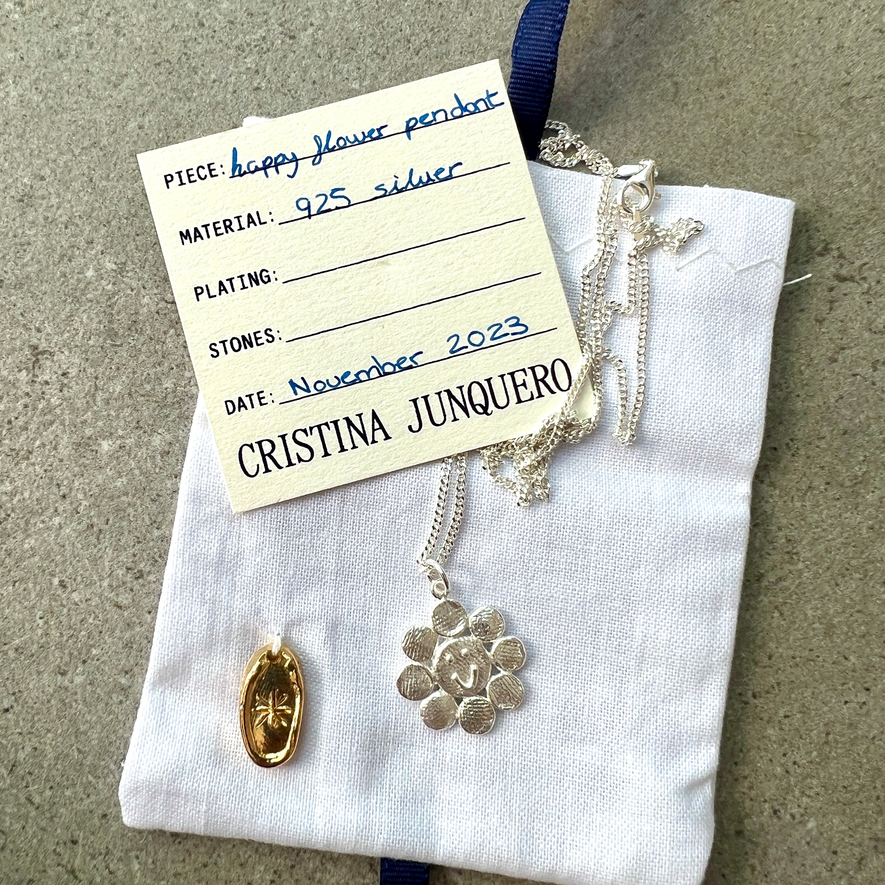 Elegant Silver Happy Flower Pendant Necklace 45cm - Perfect for Women's Daily Wear, Gift Giving & Special Occasions
