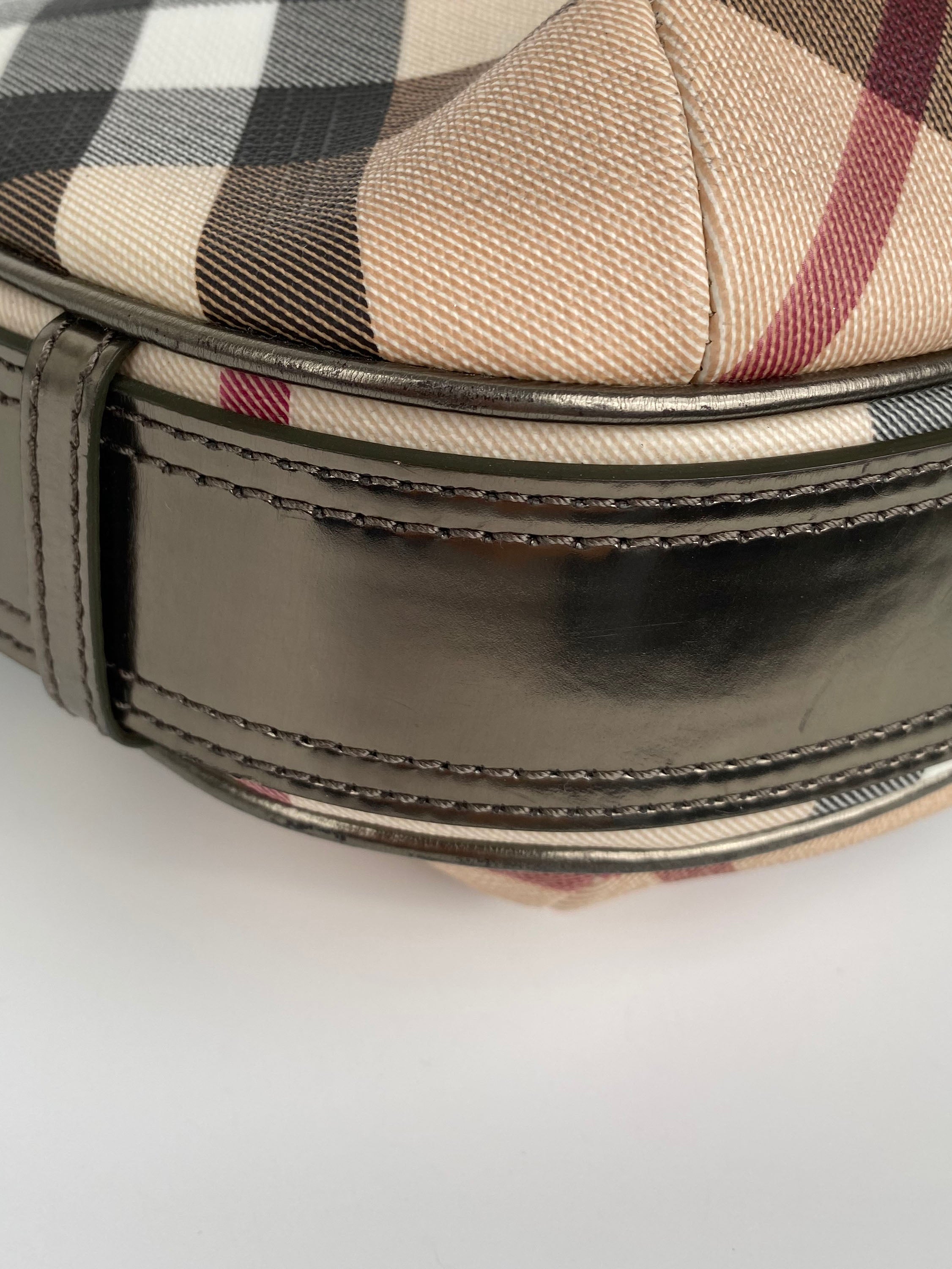 Burberry Large Haymarket Check Tote Bag - Luxury Designer Handbag for Women, Stylish & Spacious Shoulder Bag - Perfect for Work, Travel & Everyday Use