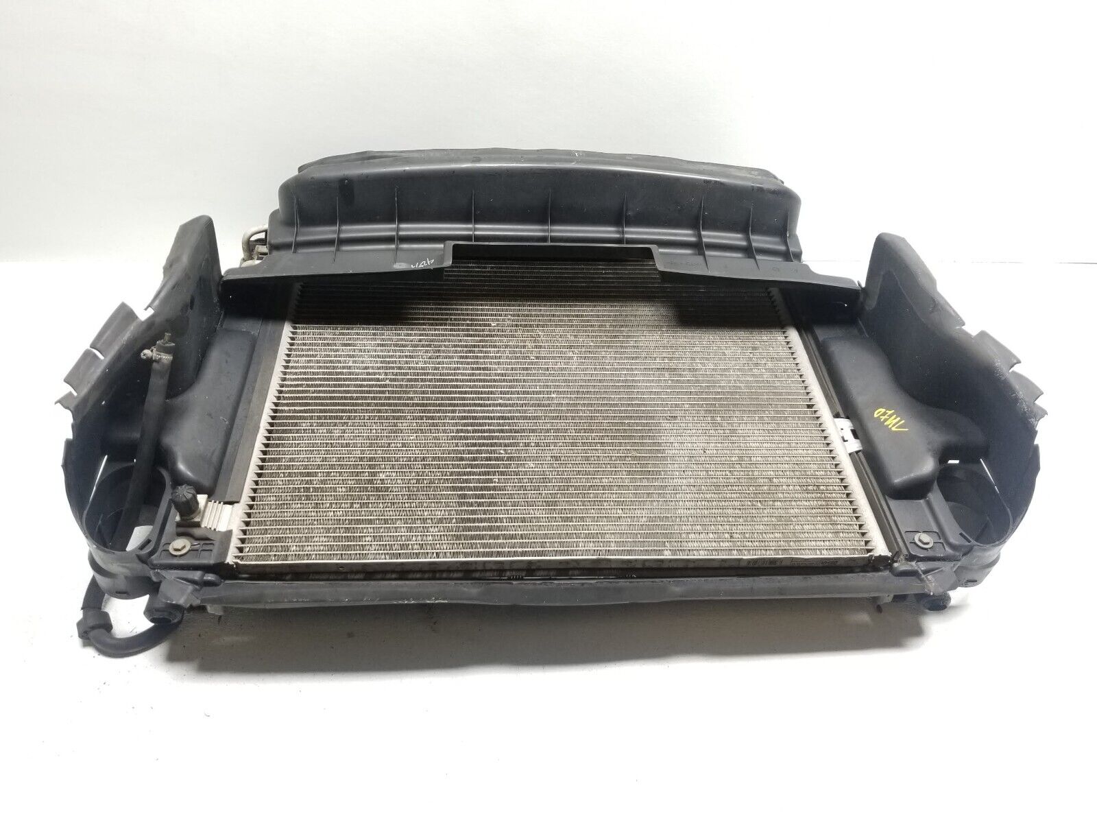 2006-2011 Mercedes ML500 OEM Radiator & Condenser - Perfect for Cooling System Repair & Maintenance