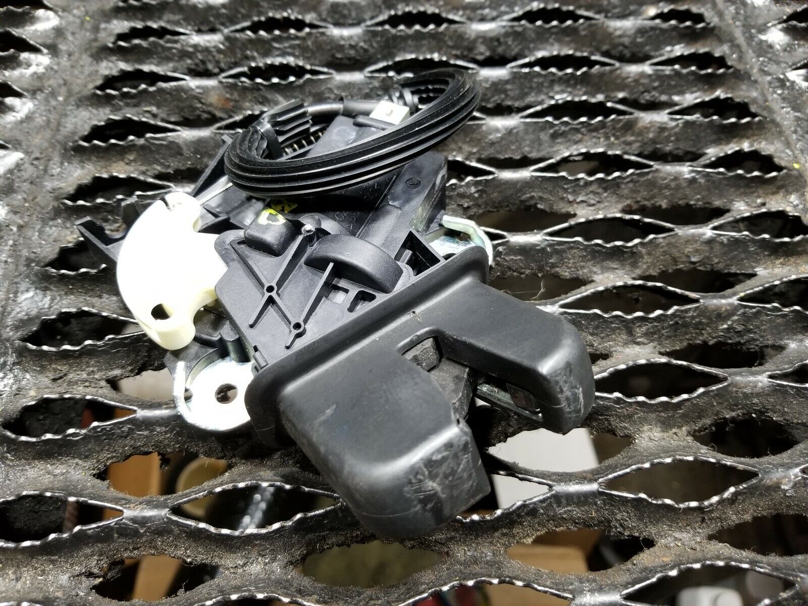 Original OEM 05-08 Audi A4 Rear Trunk Lock Latch Actuator Replacement Part - Perfect for Car Repair & Maintenance