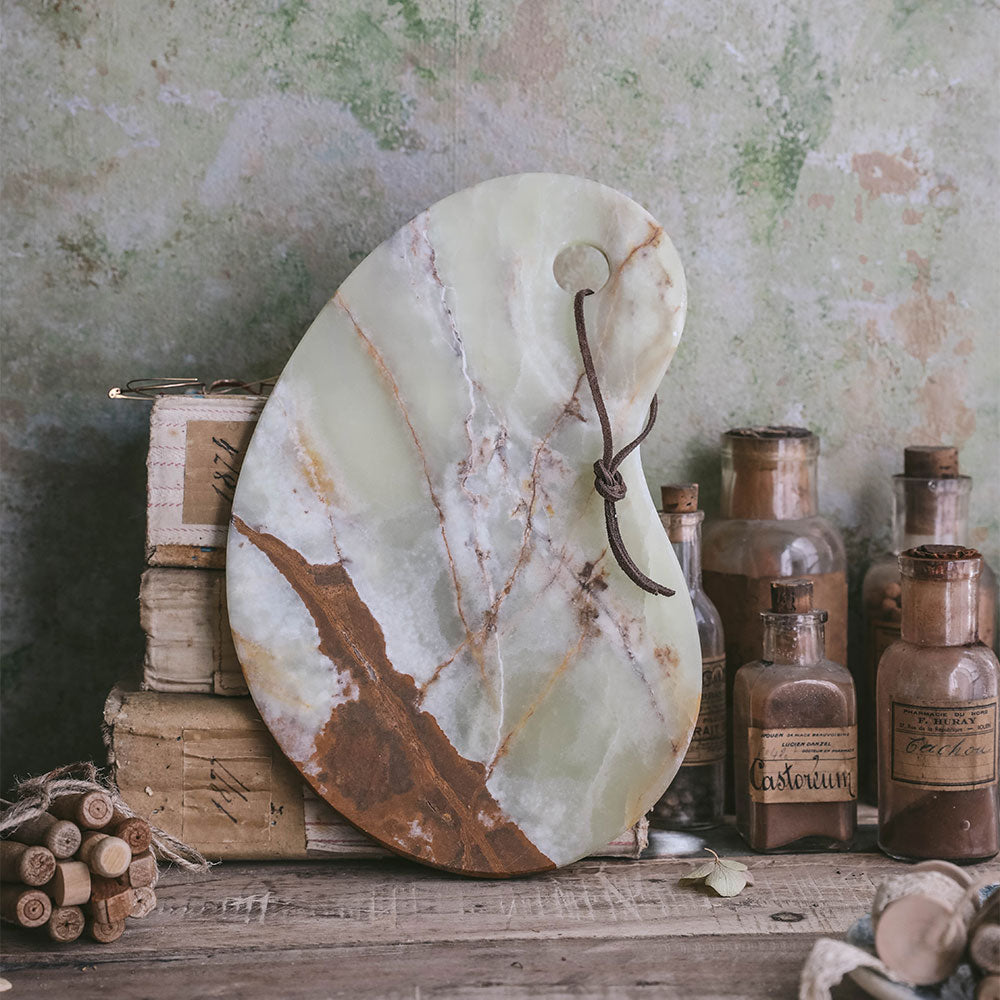 Premium Green Onyx Hanging Serving Board - Elegant Cheese & Charcuterie Display for Entertaining - Perfect for Wine Parties, Kitchen Decor & Gift Giving