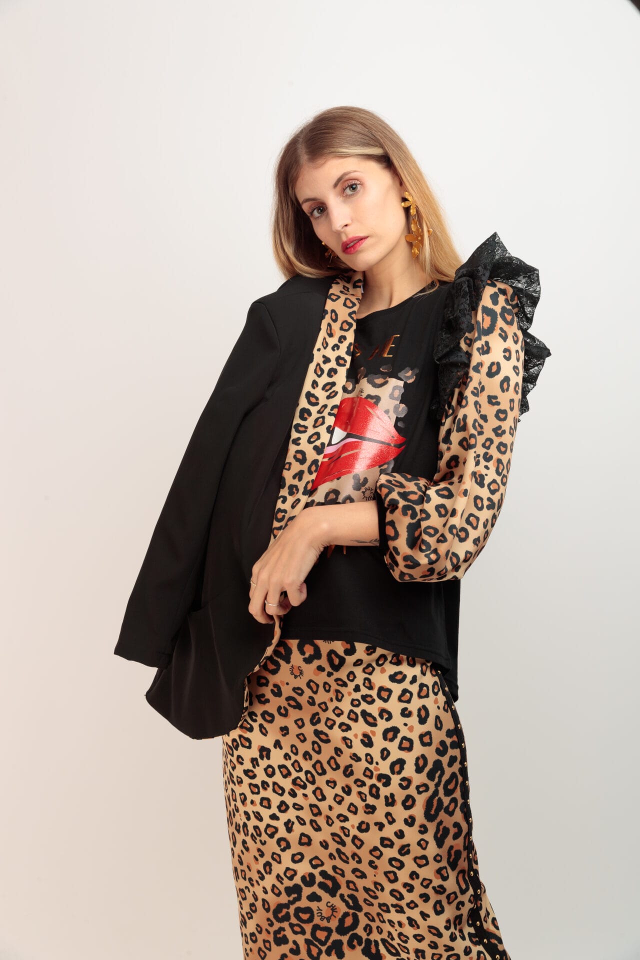 Trendy Smoking Leopard Skull Blazer for Men & Women - Fashionable Animal Print Jacket for Parties, Halloween Costumes and Bold Outfits