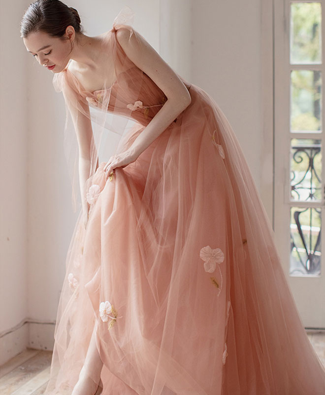 Elegant Pink V-Neck Tulle Long Prom Dress for Women - Flowy A-Line Evening Gown for Formal Events, Homecoming, and Special Occasions