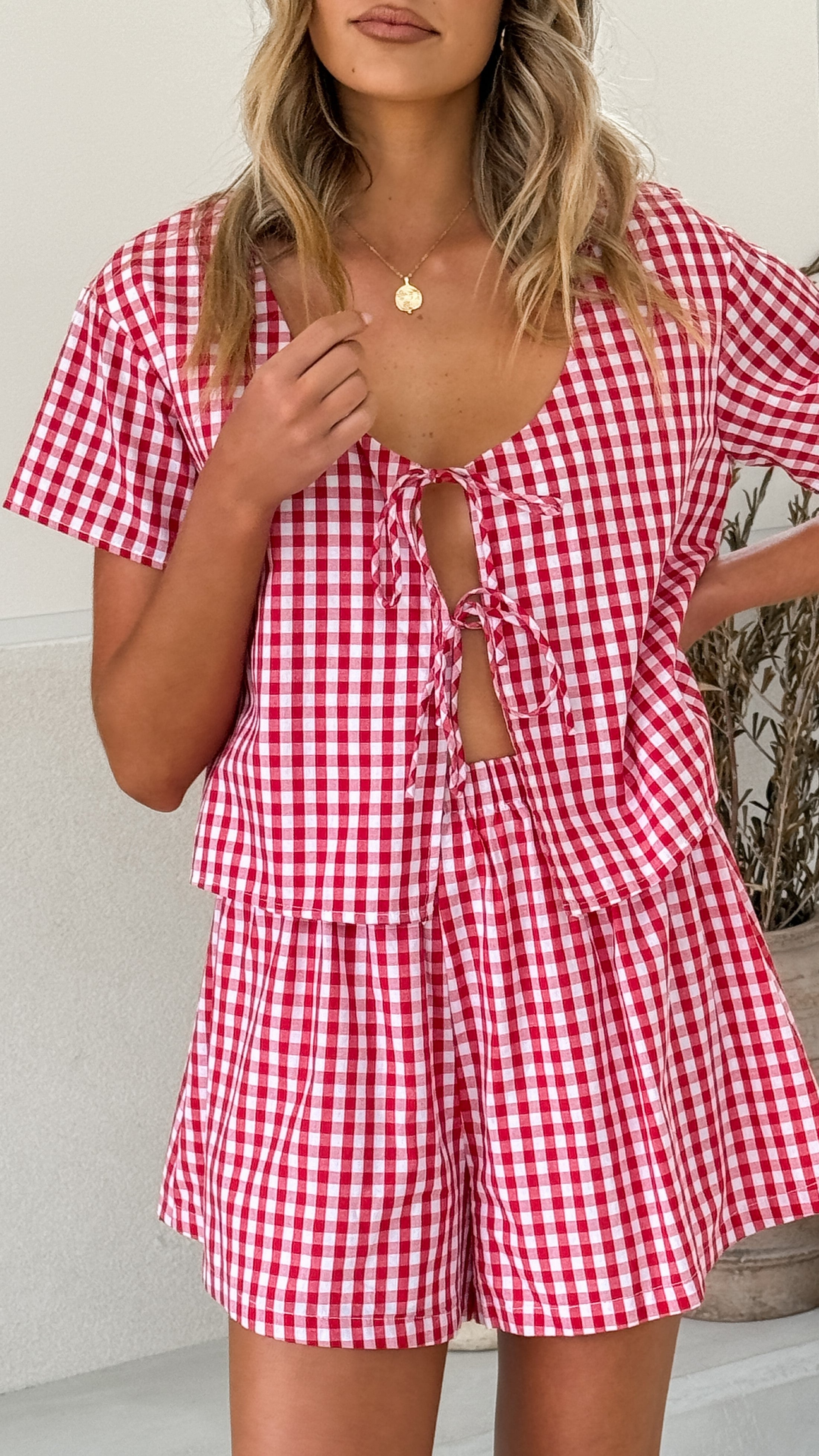 Stylish Jamaica Shorts for Men & Women - Vibrant Picnic Red - Perfect for Beach, Summer Outings & Casual Wear