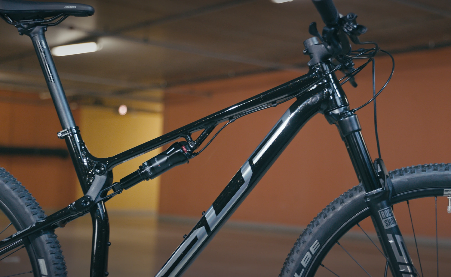 XF 939 RC XC Mountain Bike - Lightweight Carbon Frame, 29