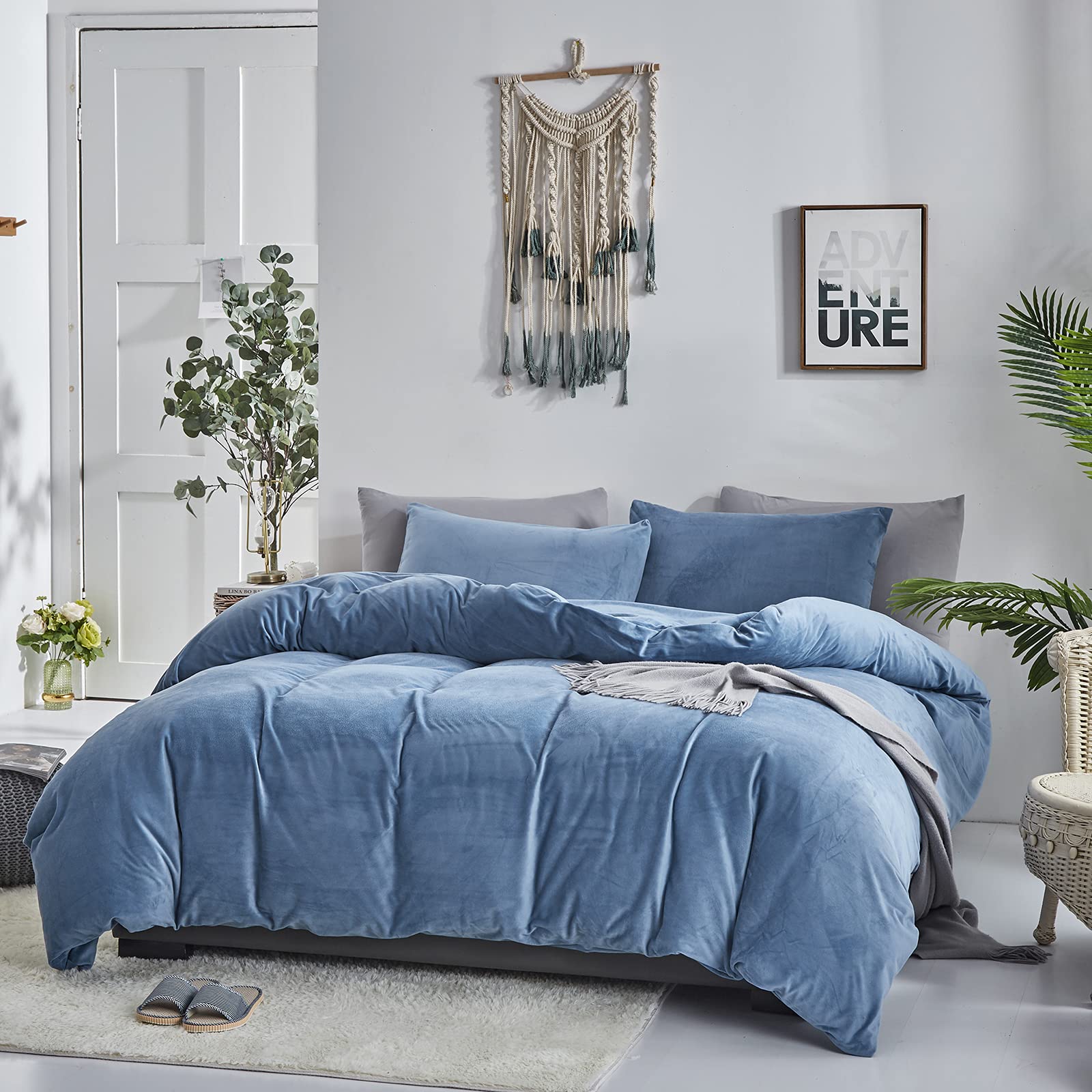 CLOTHKNOW Blue Velvet King Duvet Cover Set - 3 Piece Soft & Cozy Bedding Set with 2 Pillowcases | Luxury Fluffy Comforter Cover in Lake Blue & Green | Perfect for Master Bedroom, Guest Room & Cozy Winter Nights