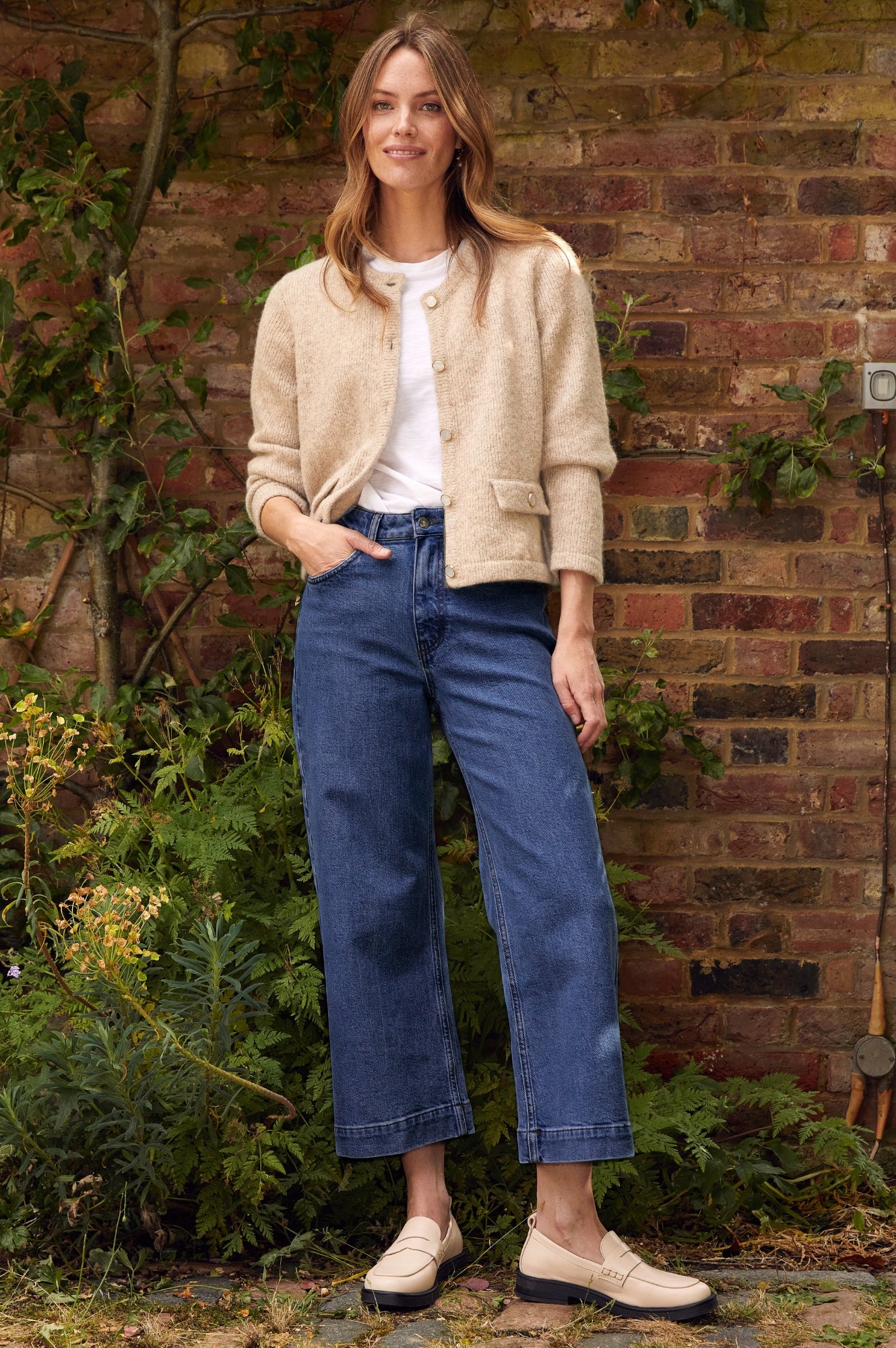 Stylish Denim Wide Leg Crop Jeans for Women - High Waisted Distressed Wash | Perfect for Casual Outfits & Streetwear Fashion