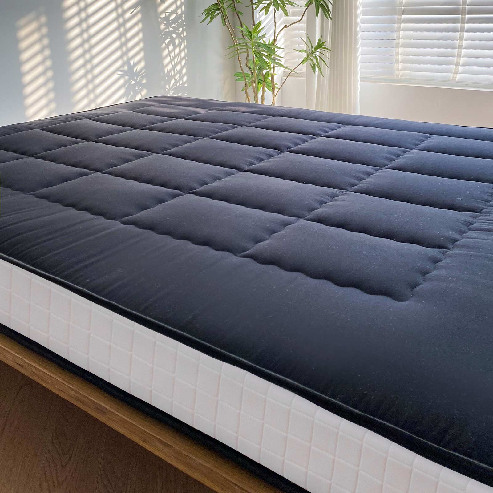 MAXYOYO Padded Japanese Floor Mattress - Black Foldable Roll Up Futon for Bedroom, Guest Room & Travel | Comfortable Floor Sleeping Mat for Adults & Kids