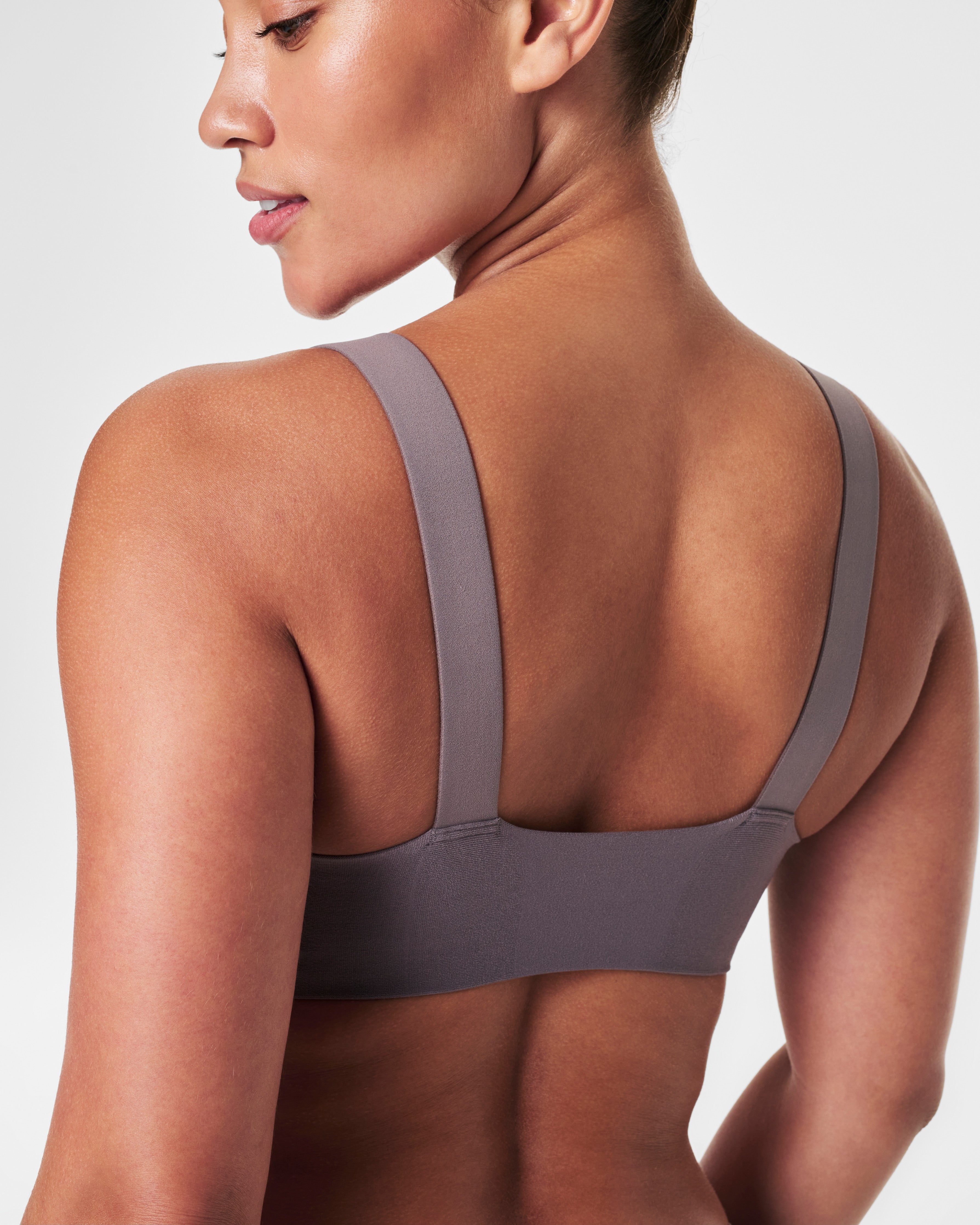 SPANX Smooth Comfort Lightly Lined Full Coverage Bra - Wireless T-Shirt Bra for Everyday Wear & Layering Outfits