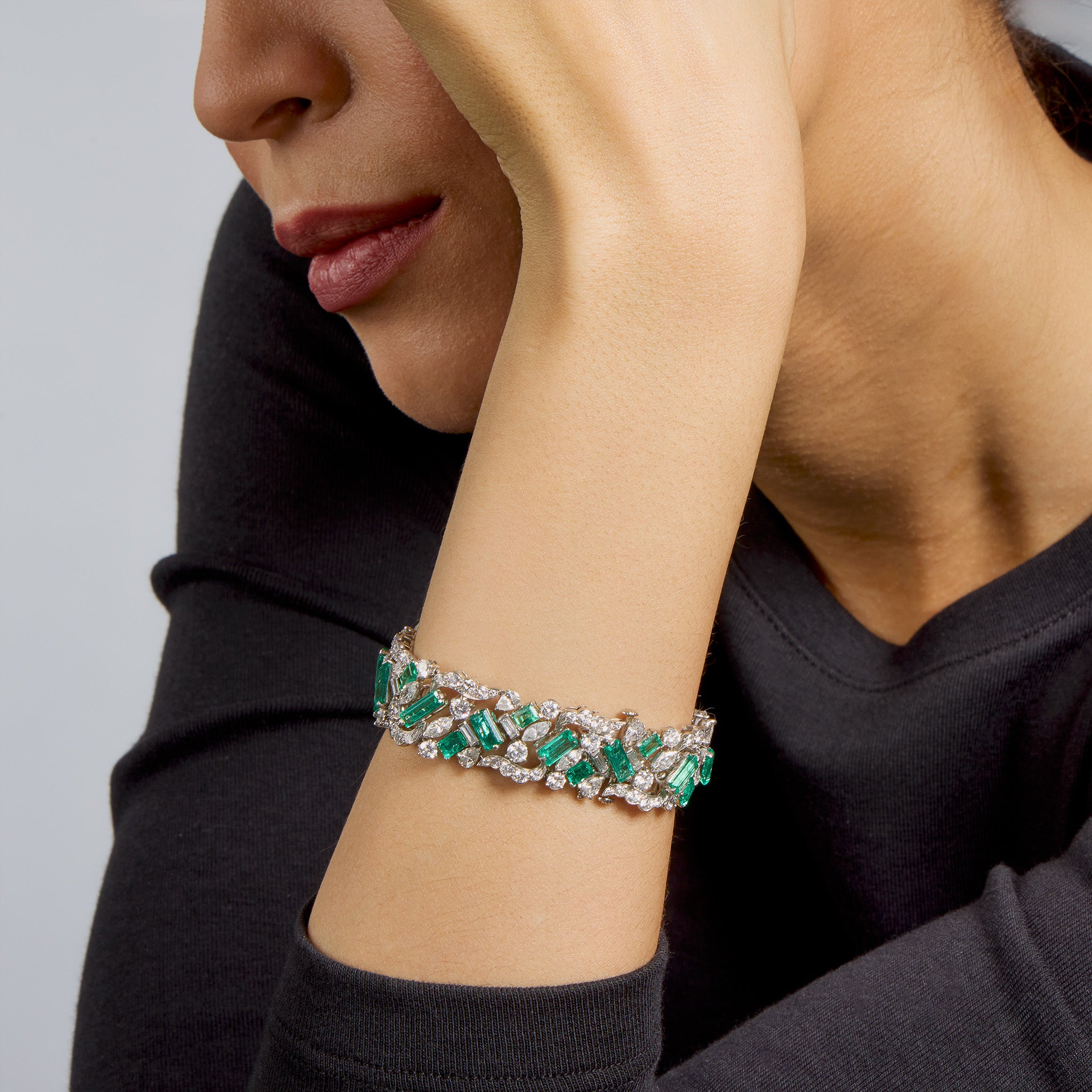 Oscar Heyman Emerald and Diamond Bracelet – Luxury 18K Gold Tennis Bracelet for Women, Elegant Jewelry Gift for Anniversary, Wedding, or Special Occasions