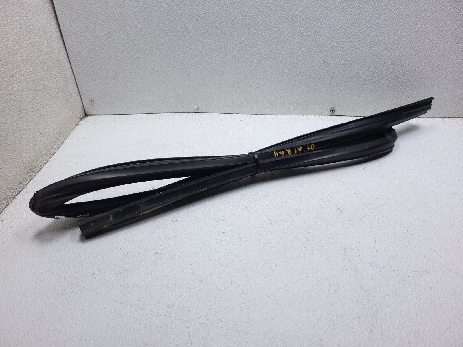 2006-2011 Mercedes ML500 Right Rear Passenger Door Weatherstrip Seal - OEM Replacement Part for Weather Protection & Noise Reduction - Perfect for Car Restoration & Maintenance