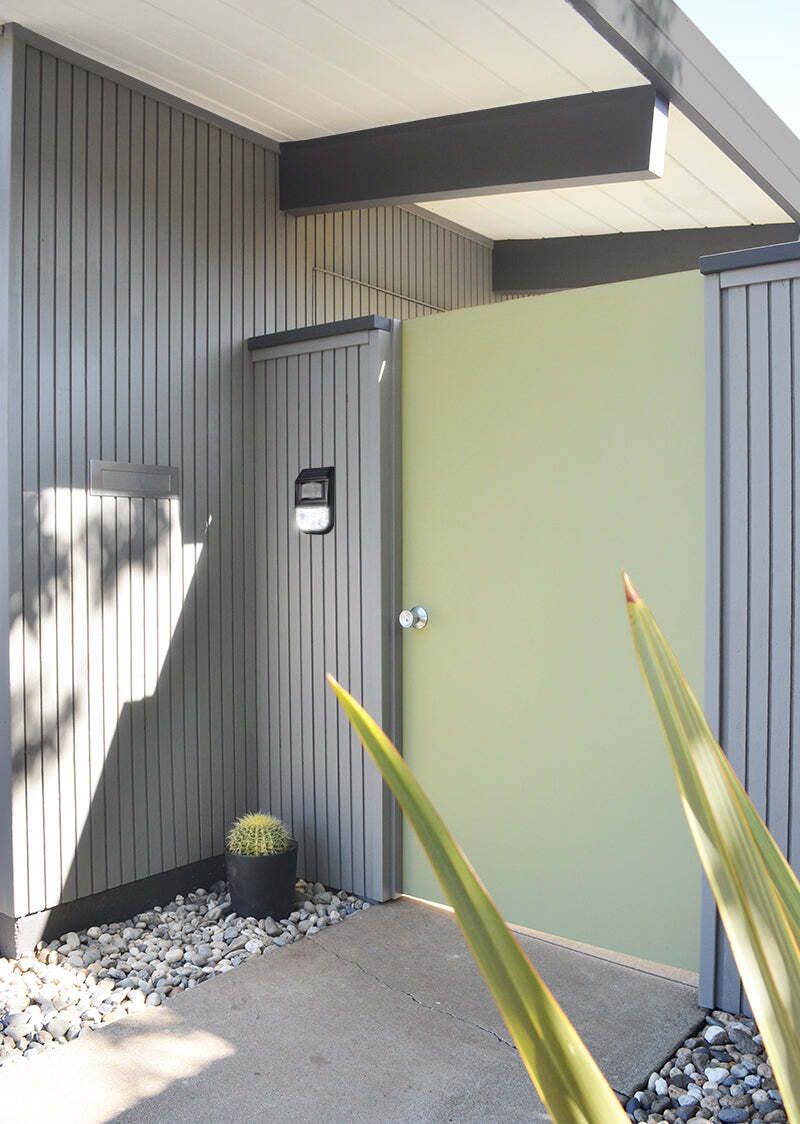 Solar Powered Motion Sensor Light - Outdoor Security Light with Rechargeable Battery & Auto Motion Detection - Perfect for Driveway, Garden, and Patio Lighting