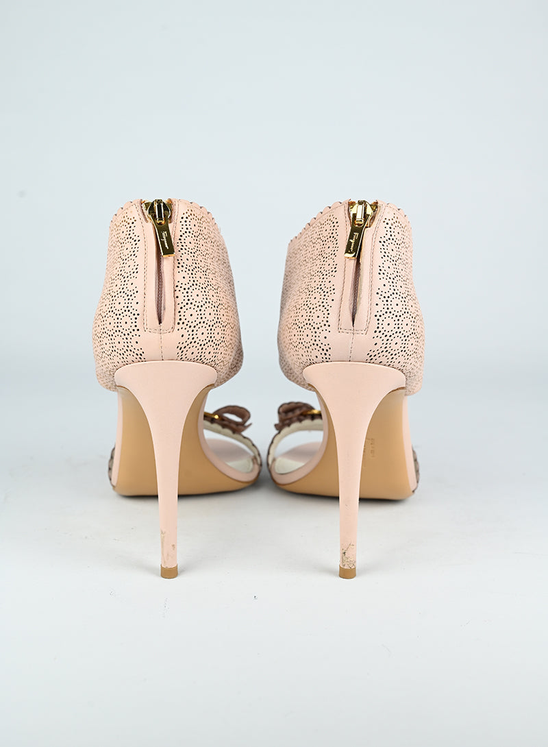 Ferragamo Powder Pink Leather Sandals Size 39 - Elegant Women's Summer Shoes for Casual Outings and Beach Vacations