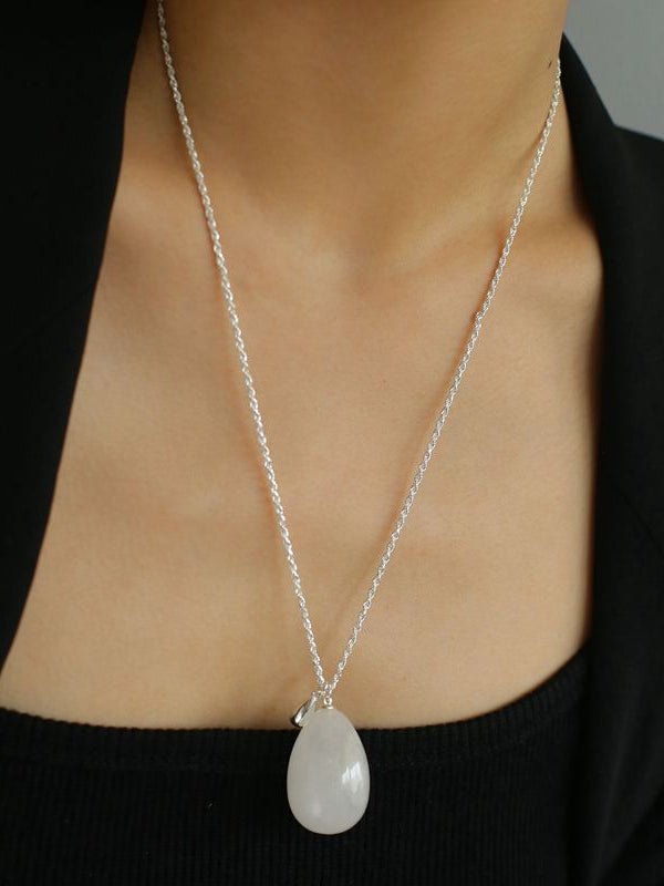 Natural Stone Egg Pendant Necklace - Healing Crystal Jewelry for Women, Boho Chic Accessory for Meditation, Yoga & Spiritual Healing
