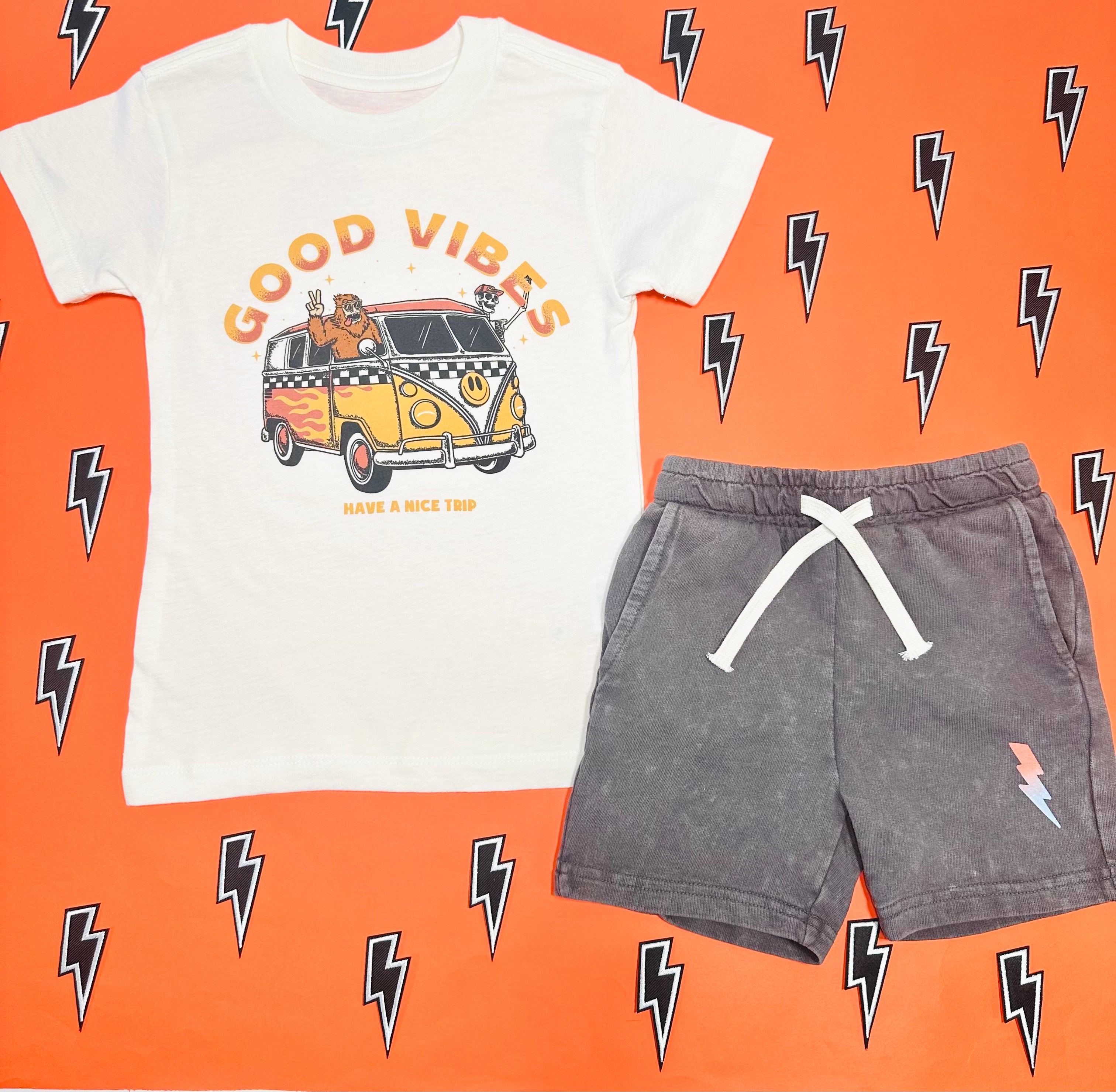 Good Vibes Van Graphic T-Shirt for Men & Women - Trendy Vintage Style Tee for Casual Wear, Road Trips & Music Festivals