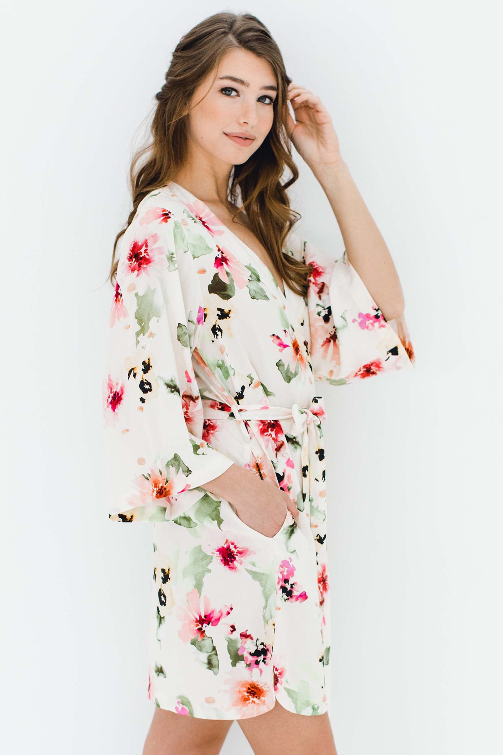 Floral Print Bridesmaid Robes - Elegant Kimono Robes for Wedding Party & Bachelorette - Soft Watercolor Design - Perfect for Getting Ready, Photos & Bridal Shower Gifts