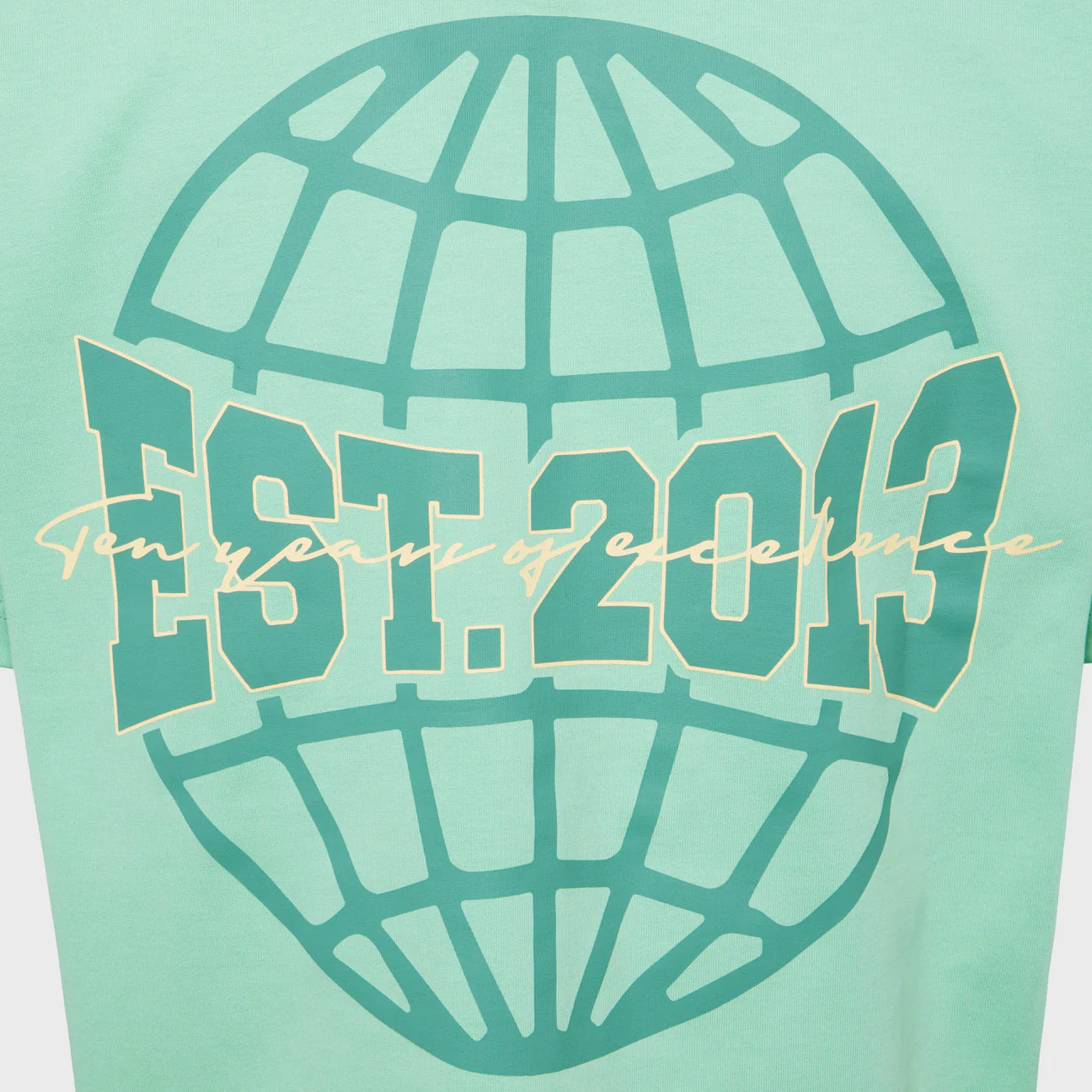 Men's & Women's Global Logo Graphic Tee in Green - Casual Streetwear for Everyday Outfits