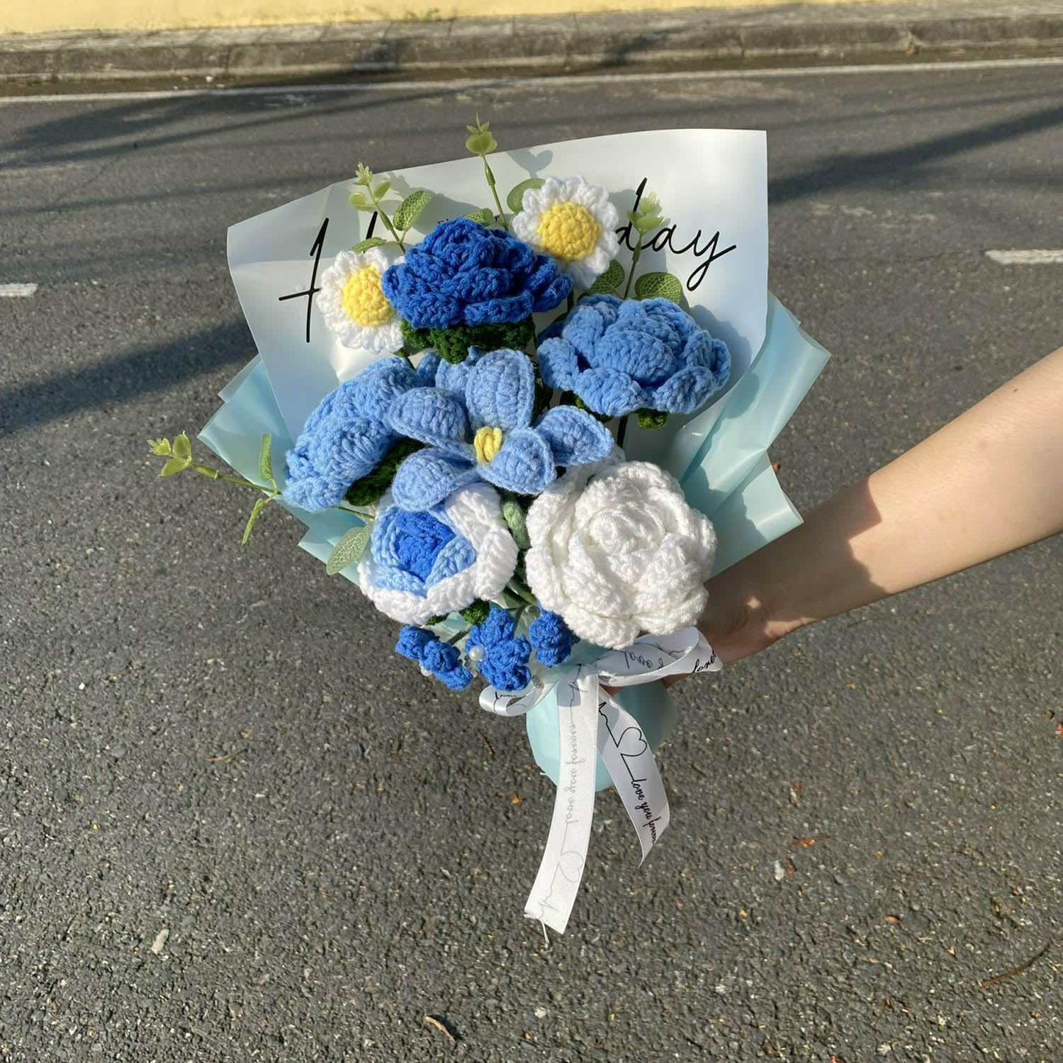Handmade Crochet Blue Rose Bouquet - Artificial Knitted Flowers for Mother's Day, Graduation, Birthday & Wedding Decor - Perfect Gift & Home Decoration - DIY Floral Arrangement for Tables, Centerpieces & Special Occasions