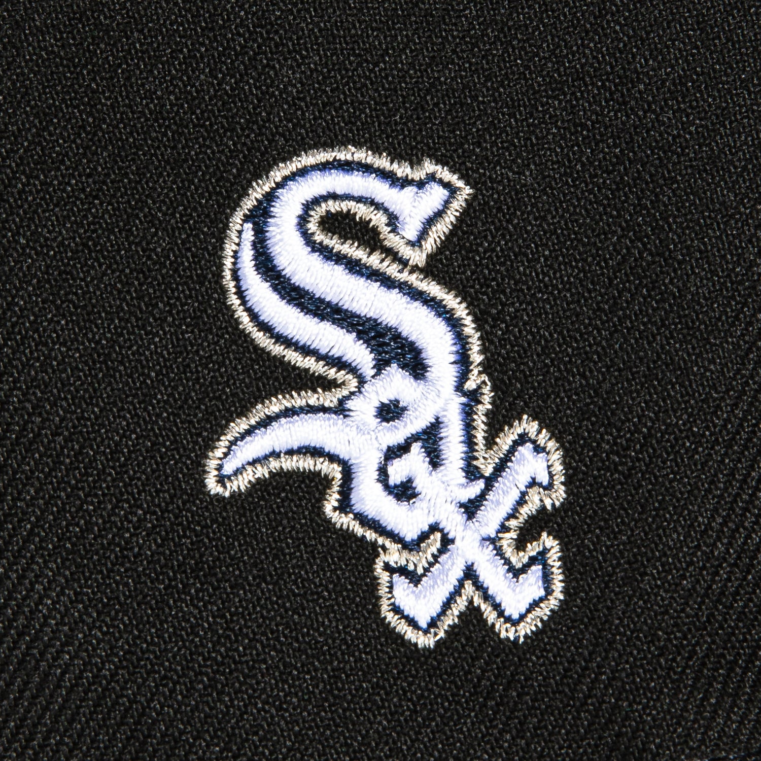 New Era 59Fifty Chicago White Sox Embroidered Logo Patch Snapback Hat - Black | Official MLB Baseball Cap for Men & Women | Perfect for Games, Streetwear & Sports Fans