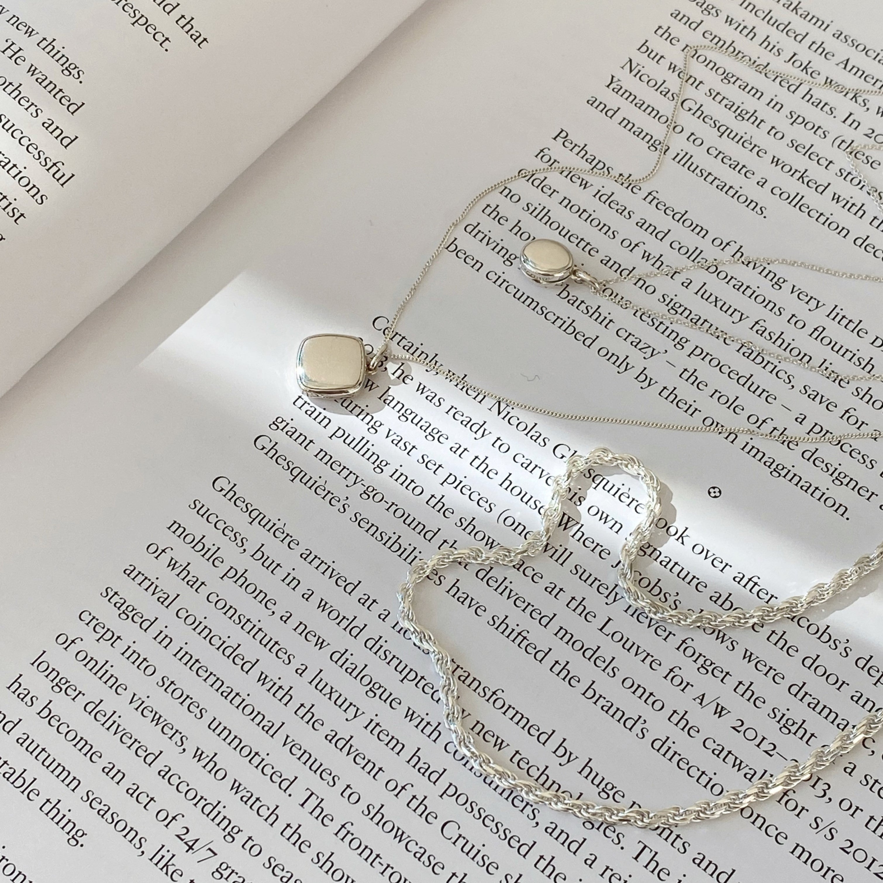 Personalized Engravable Silver Oval Mini Locket Necklace - Perfect Gift for Valentine's Day, Anniversary & Mother's Day Jewelry