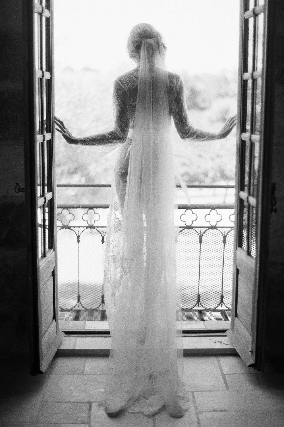 Elegant Ivory French Lace Scallop Edge Cathedral Wedding Veil - Perfect for Bridal Gowns, Formal Weddings & Romantic Ceremonies