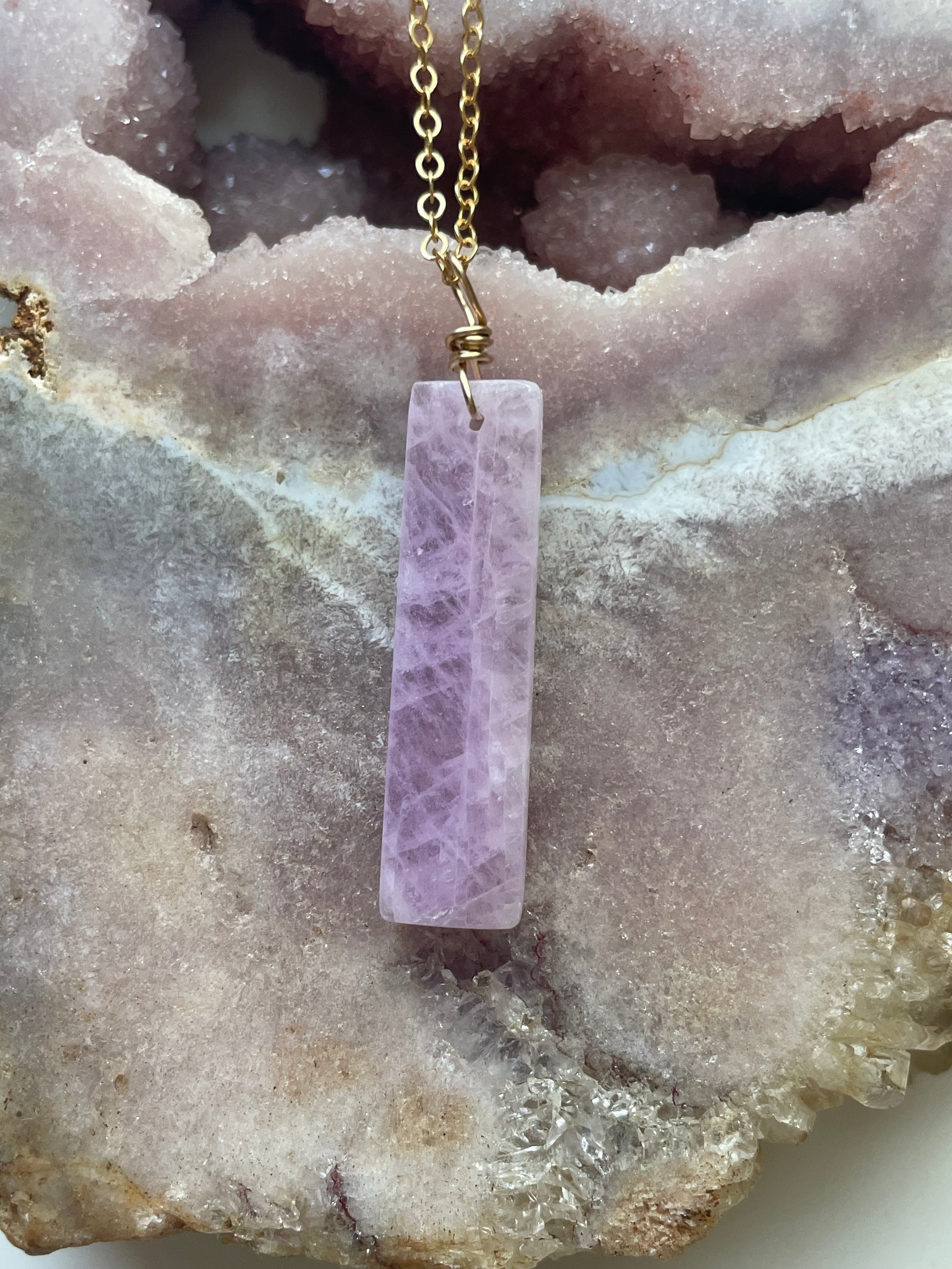 Natural Kunzite Crystal Pendant Necklace - 14K Gold Filled Jewelry for Women - Perfect for Healing, Meditation & Spiritual Gifts