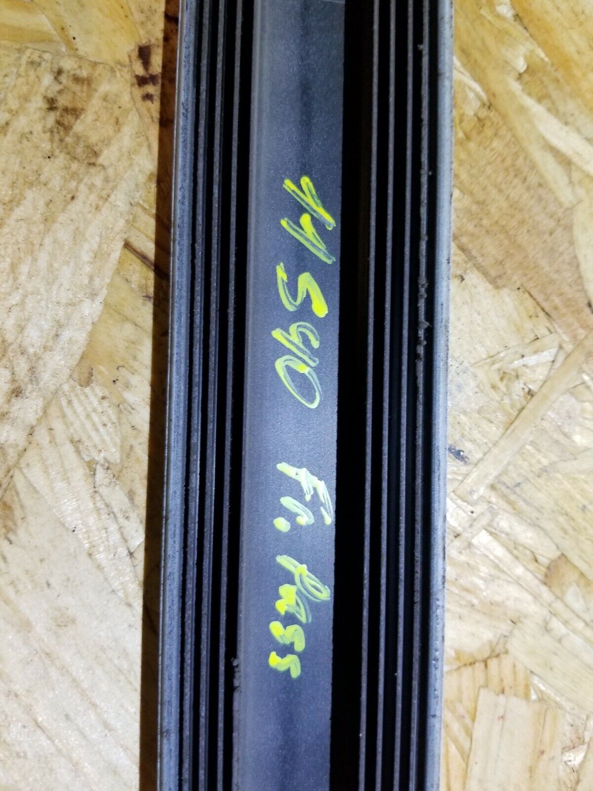 2006-2011 Volvo S40 Right Passenger Side Front Door Molding Trim 2-Piece Set - OEM Replacement Part for Car Door Protection & Style Enhancement