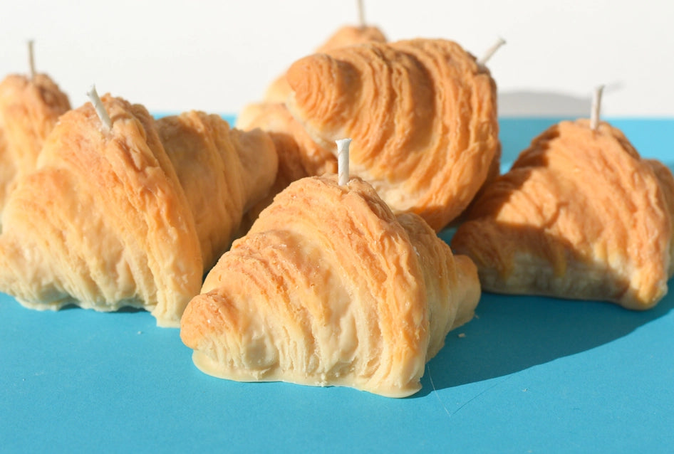 Handmade Croissant Candle - French Bakery Scented Soy Wax Candle for Home Decor, Romantic Dinner & Cozy Atmosphere