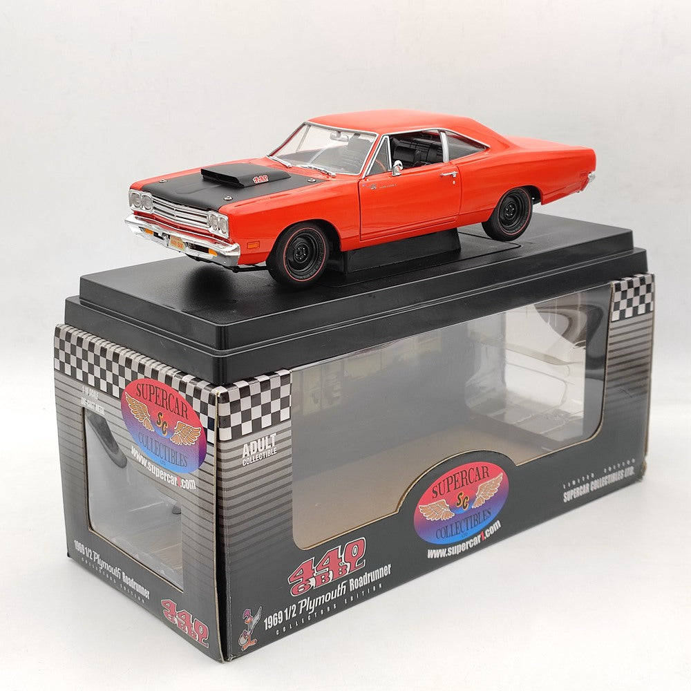 1:18 Scale 1969 Plymouth Roadrunner Supercar Diecast Model - 440 6BBL Orange Collectible Toy Car for Adults | Perfect for Display, Gifts, and Car Enthusiast Collections