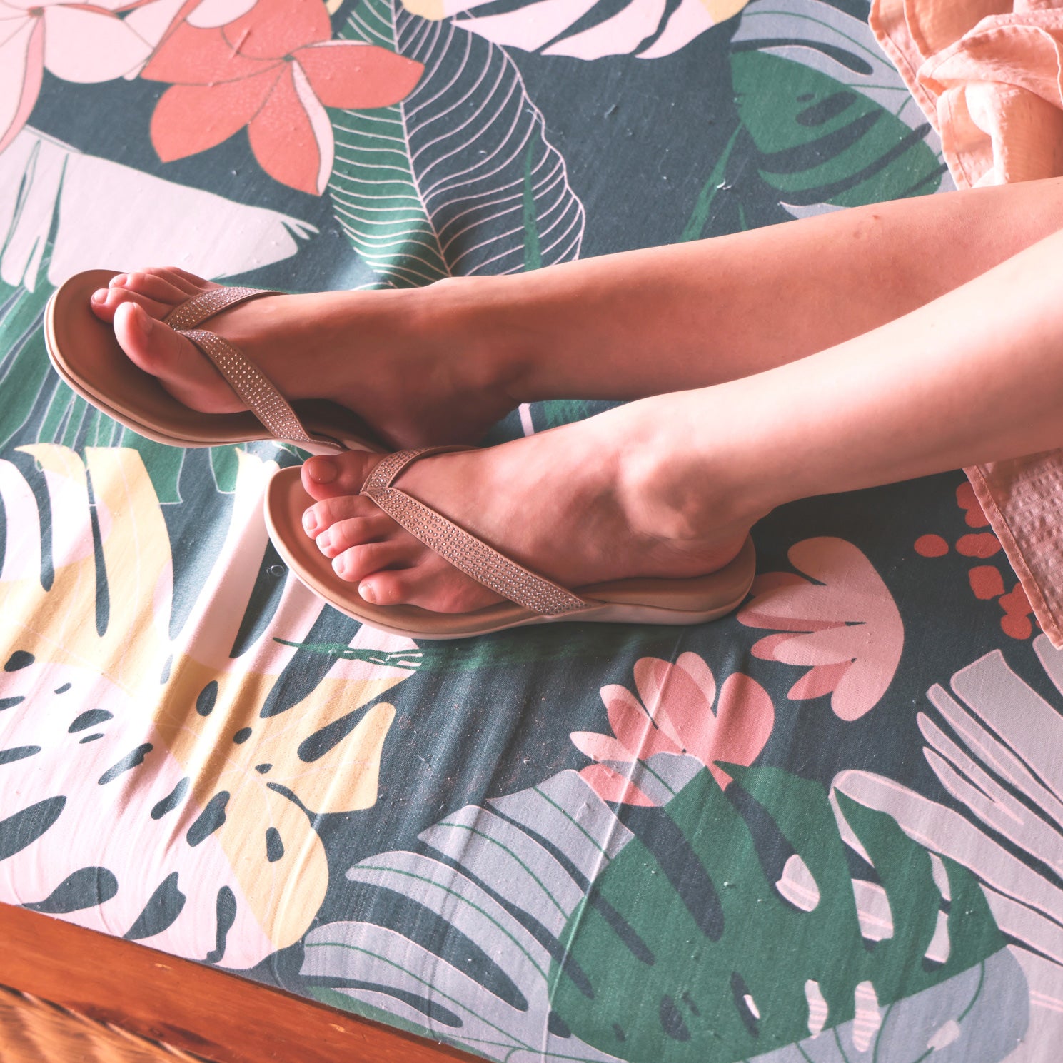 Oasis Comfortable Flip Flops for Women & Men - Soft Metatarsal Support Sandals for Beach, Pool, and Summer Walking