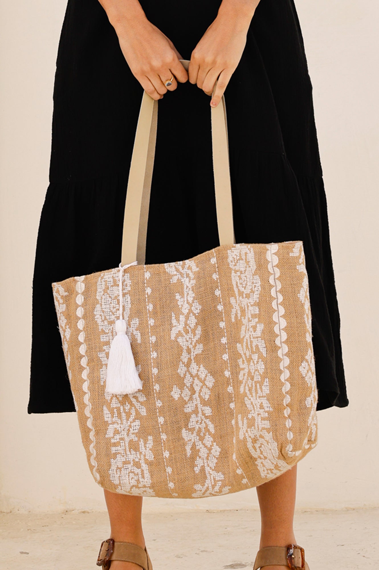 Eco-Friendly Paros Jute Bag - Natural & White Reusable Shopping Tote for Groceries, Beach, and Farmers Market