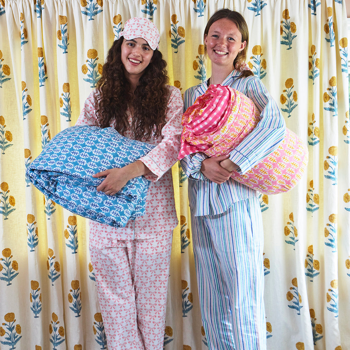 Luxury Women's Cotton Pajama Set with Bow Details in Pink - Soft & Comfortable Sleepwear for Relaxing at Home or Traveling