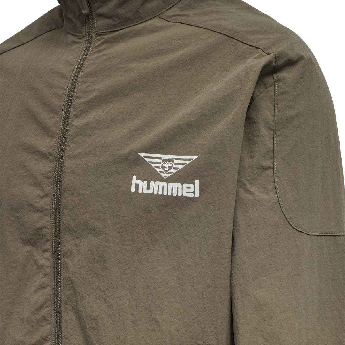 Hummel HMLNIKKI Women's Zip Jacket - Stylish & Comfortable Walnut Brown Outerwear for Casual Wear & Outdoor Activities