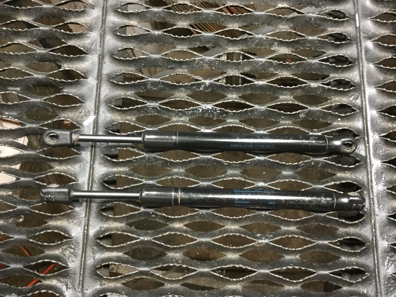 04-08 Audi A4 Sedan Rear Trunk Shock Strut Support - Left & Right Pair (2pcs) OEM Replacement - Perfect for Trunk Lid Support & Smooth Opening/Closing