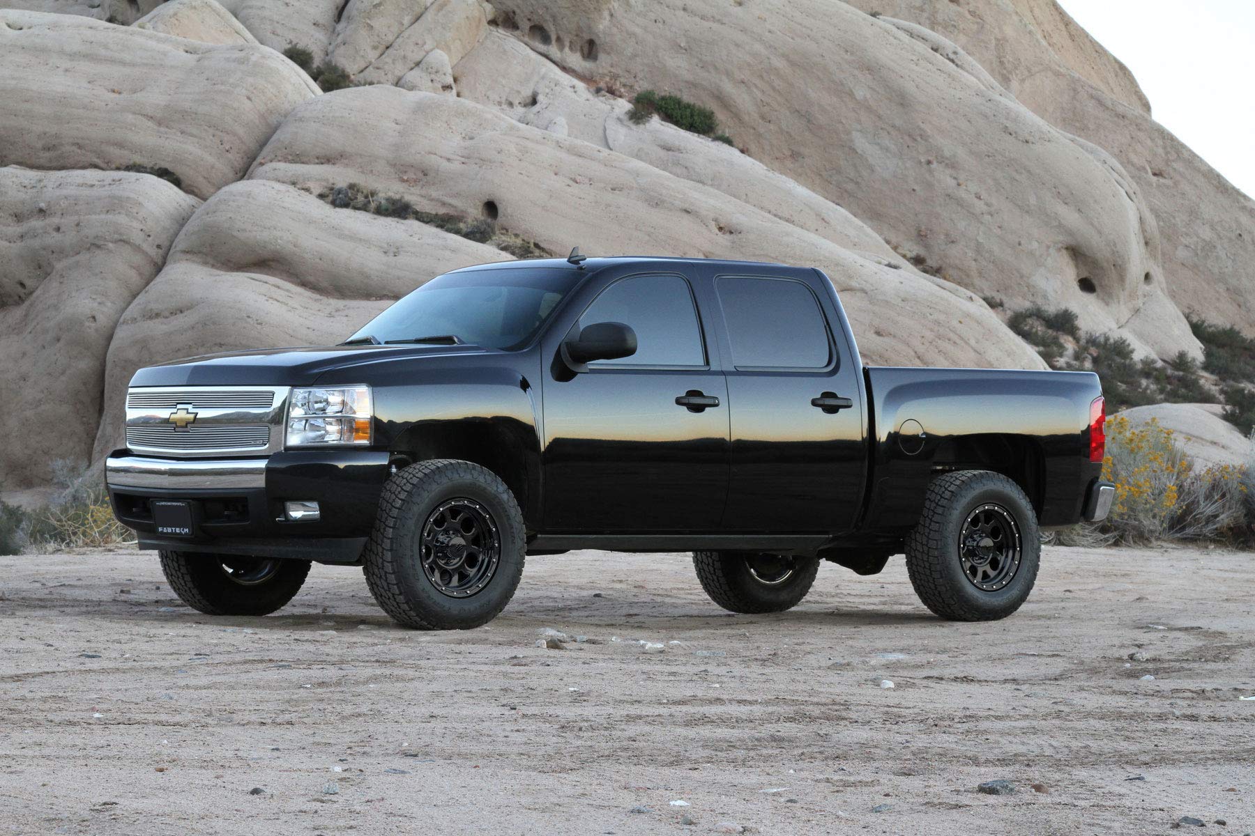 Fabtech K1059M 4-Inch Budget Lift System with Stealth Monotube Shocks - Off-Road Truck & SUV Suspension Upgrade for Enhanced Performance & Durability