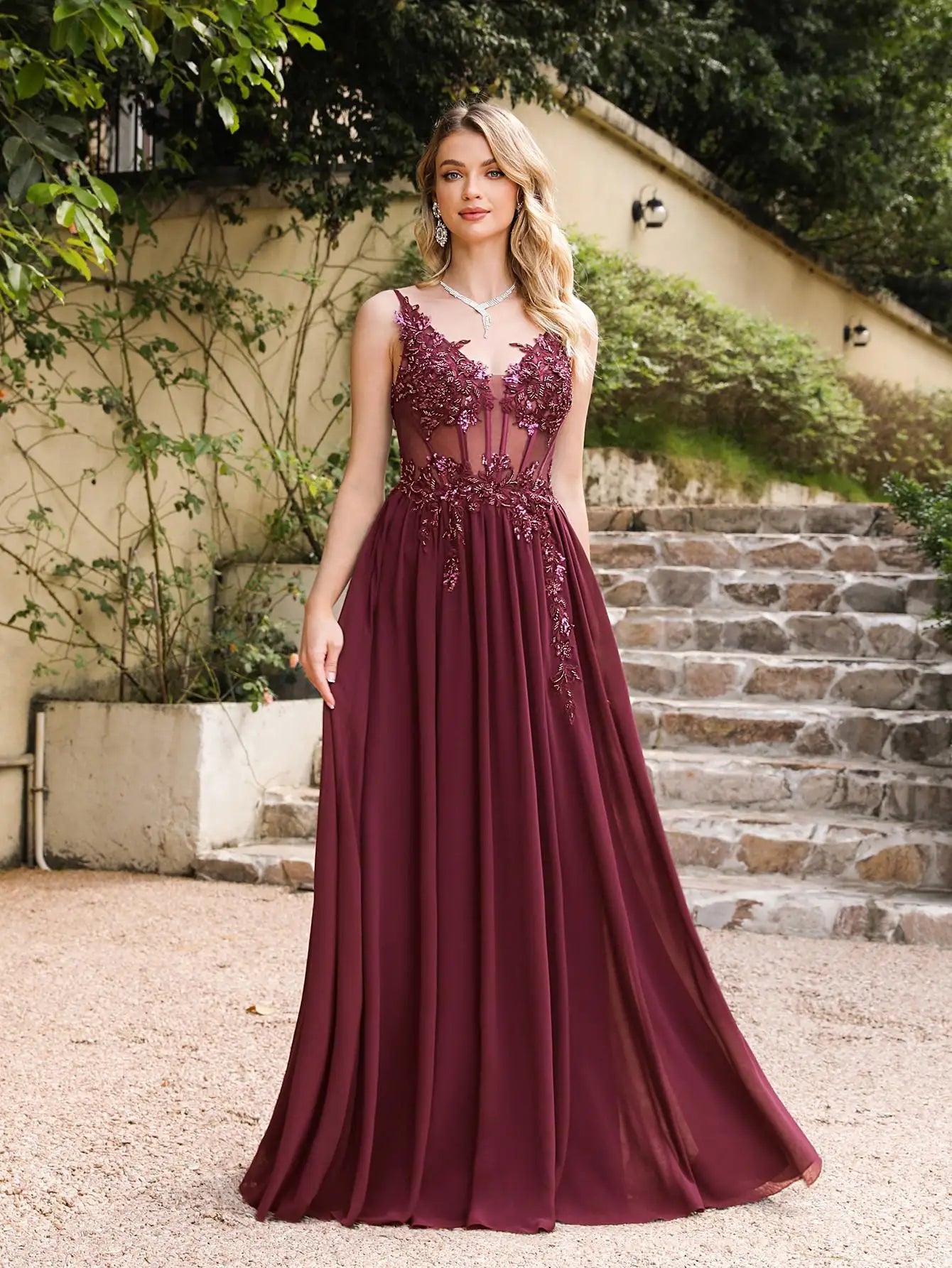 Elegant Navy Blue A-Line Evening Dress with Beaded Appliques & Spaghetti Straps - Perfect for Prom, Wedding Guest & Formal Events